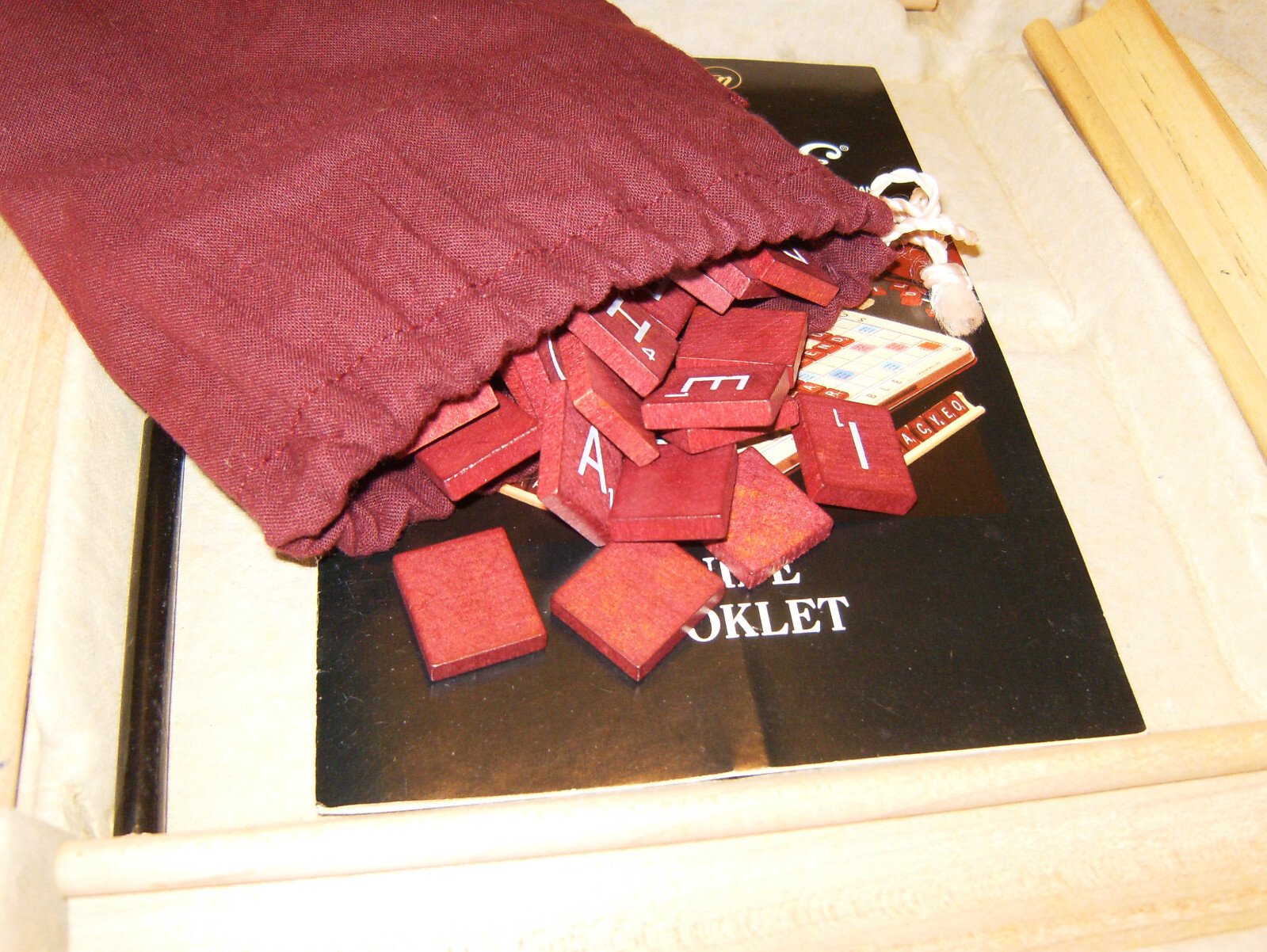 Scrabble Deluxe Edition 1989 Rotating Turntable Mahogany Tiles Complete