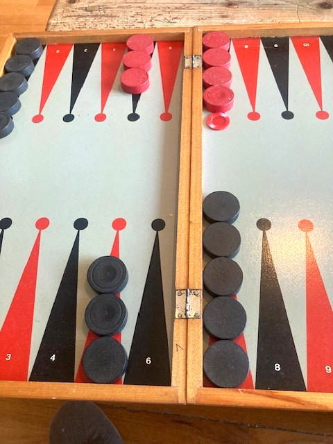 BACKGAMMON VINTAGE SET-ESTRELA BRAZIL MADE-FOLD OUT,WOOD PIECES-1 RED MISSING
