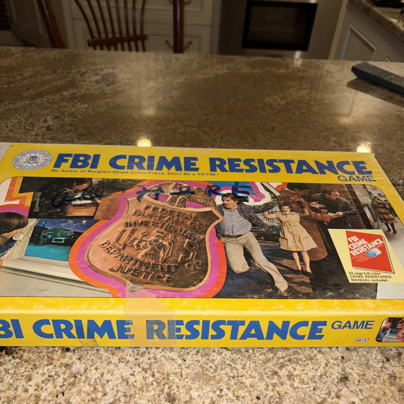 1976 Milton Bradley FBI CRIME RESISTANCE 100% Complete Game 2~4 Players