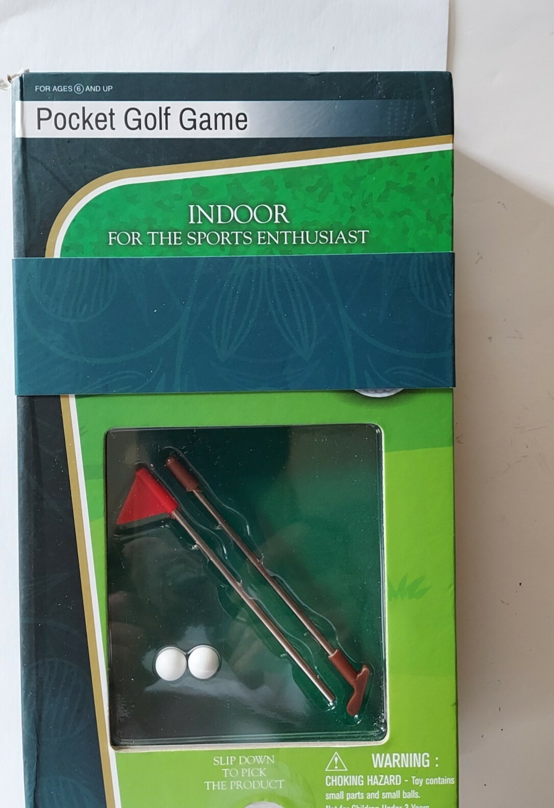 Indoor Pocket Golf Game Mini Golf Course Golf Balls Golf Club and Flag NIB