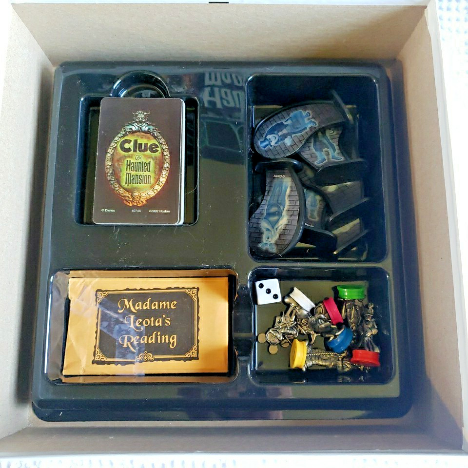 Clue Haunted Mansion Edition Disney Theme Park Game Mickey Minnie Goofy COMPLETE