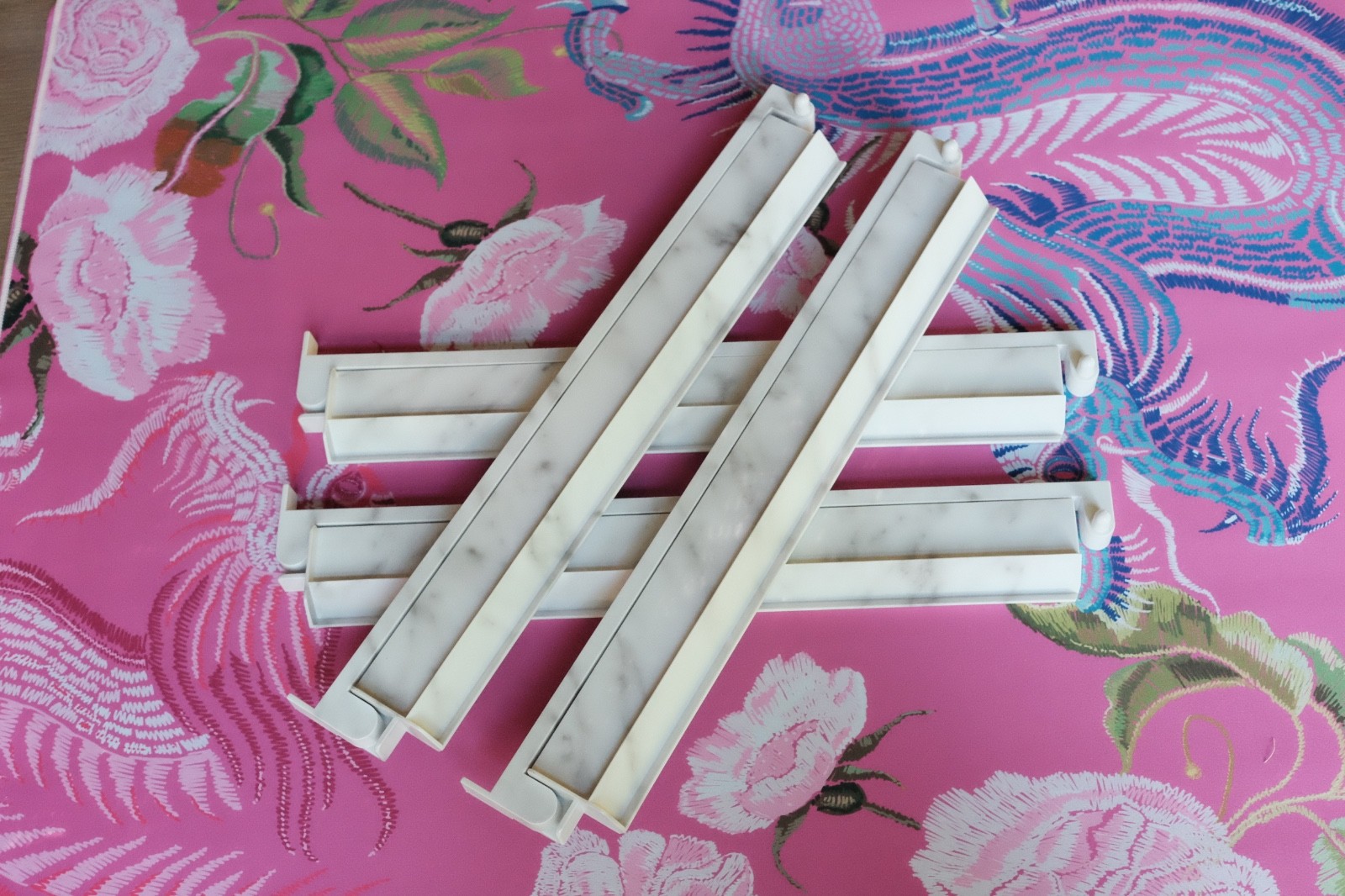 NEW! Set of 4 White Marble Acrylic Mahjong Racks & Attached Pushers 18.5″