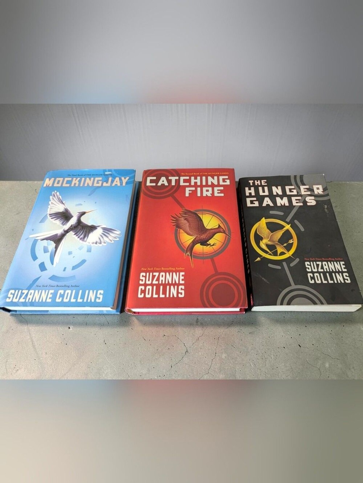 The Hunger Games Series Book Lot – 2 Hardcover & 1 Paperback – Suzanne Collins
