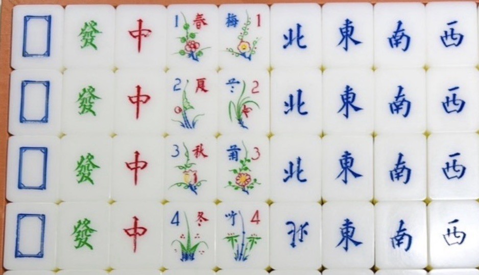 Vtg 60s Triple Layer Yellow Lucite Mahjong Set 148 Hand Carved & Painted Tiles