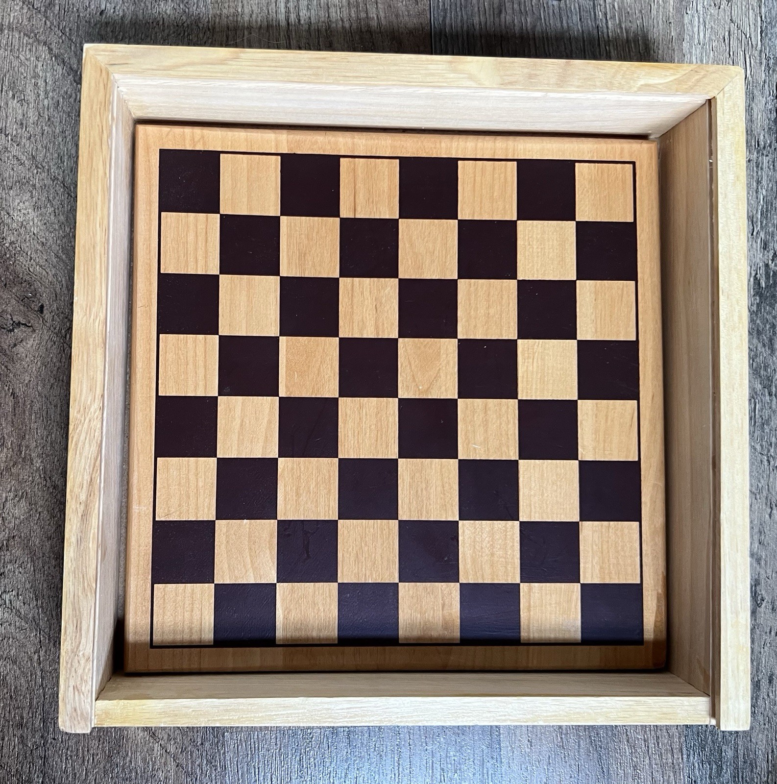 2002 VTG Cardinal Woodfield Collection Wood Chessboard Set & Container