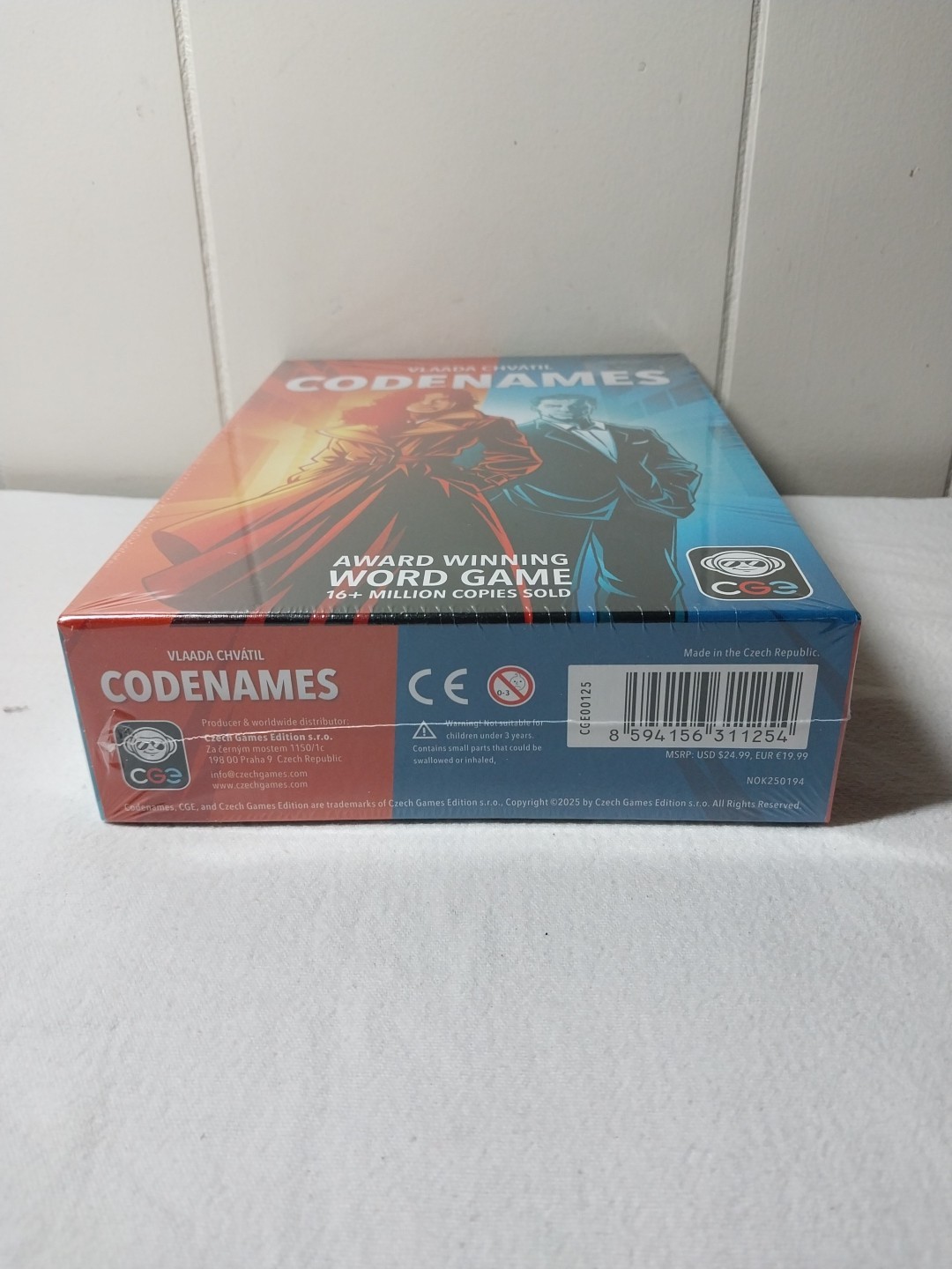 Vlaada Chvatil Codenames Award Winning Word Game ~ Sealed/New