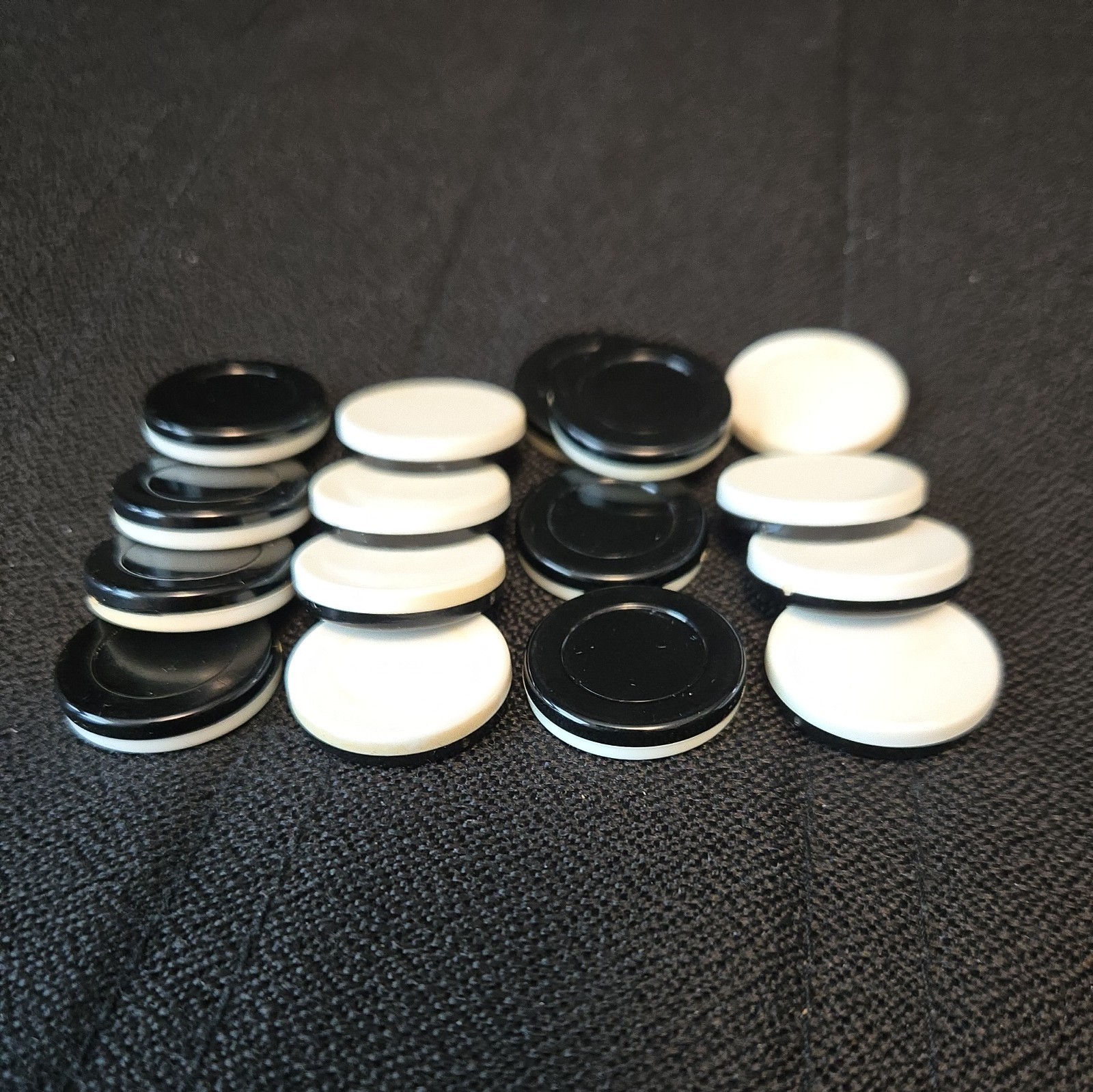 Othello – Replacement Game Pieces lot of 16 Black and White