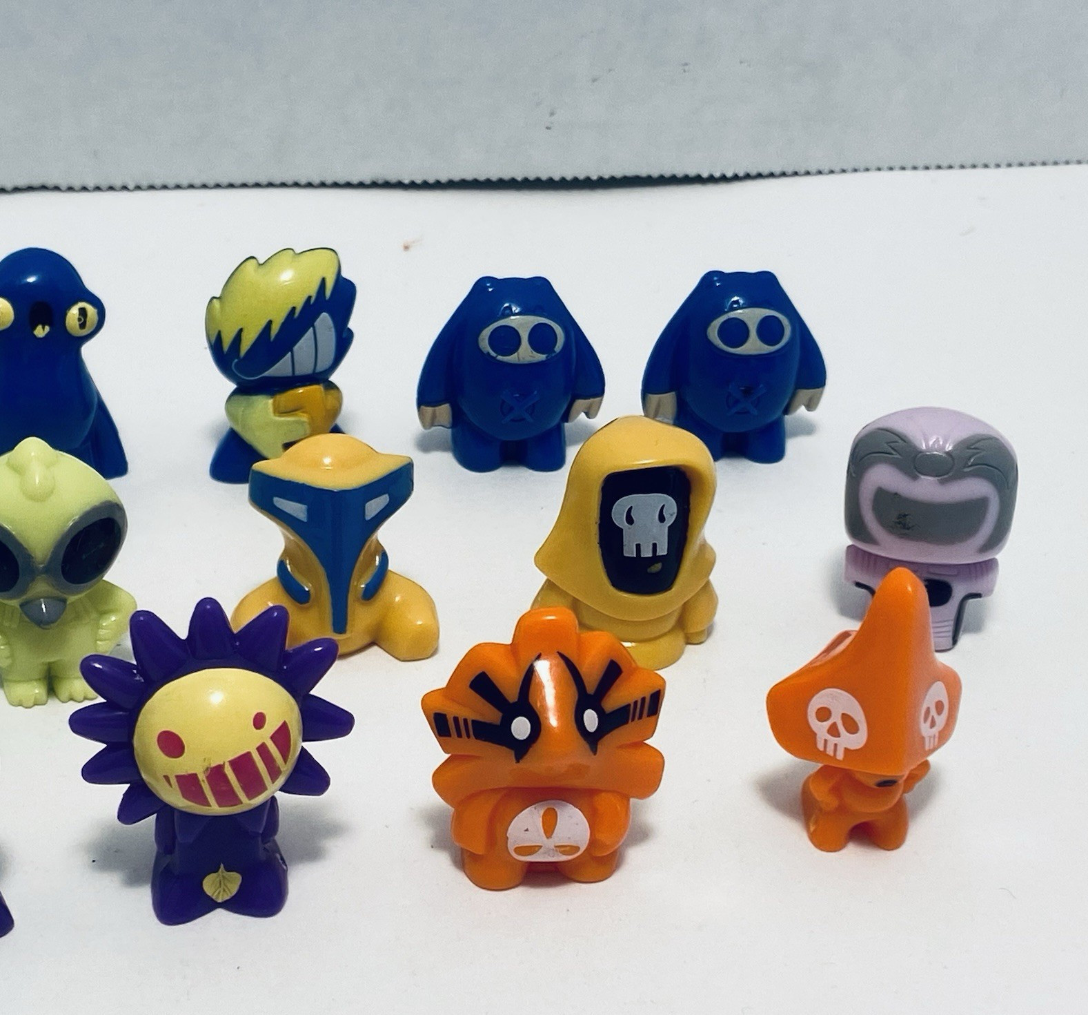 Gogos Crazy Bones Lot of 24 figures Mini Toy pieces