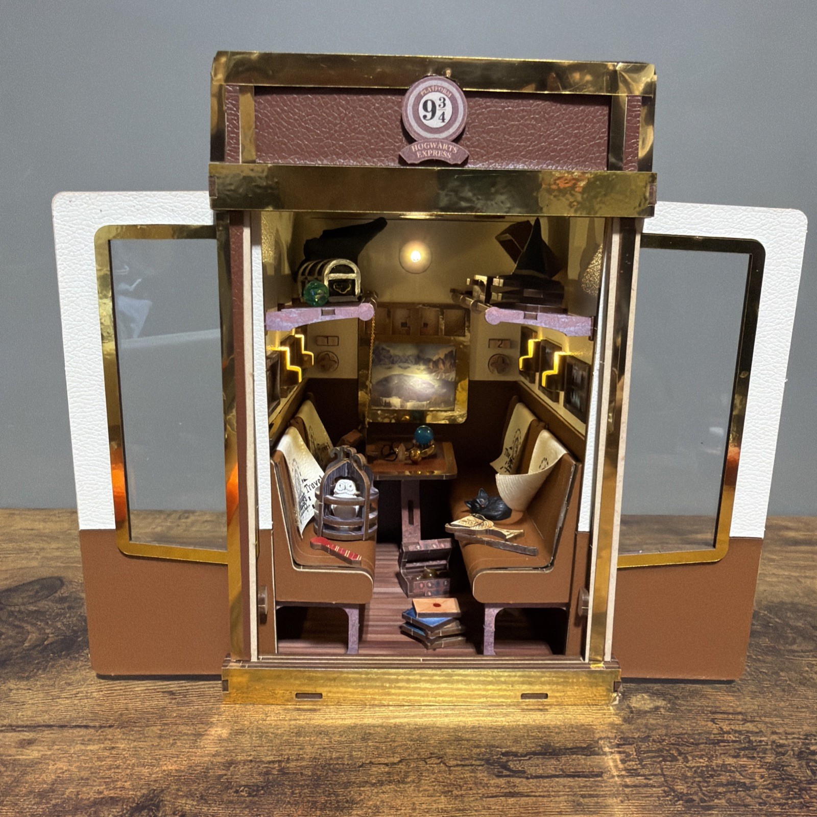 DIY Book Nook Kit Miniature Infinity Train Cabin 3D Puzzle Tonecheer – Harry P.