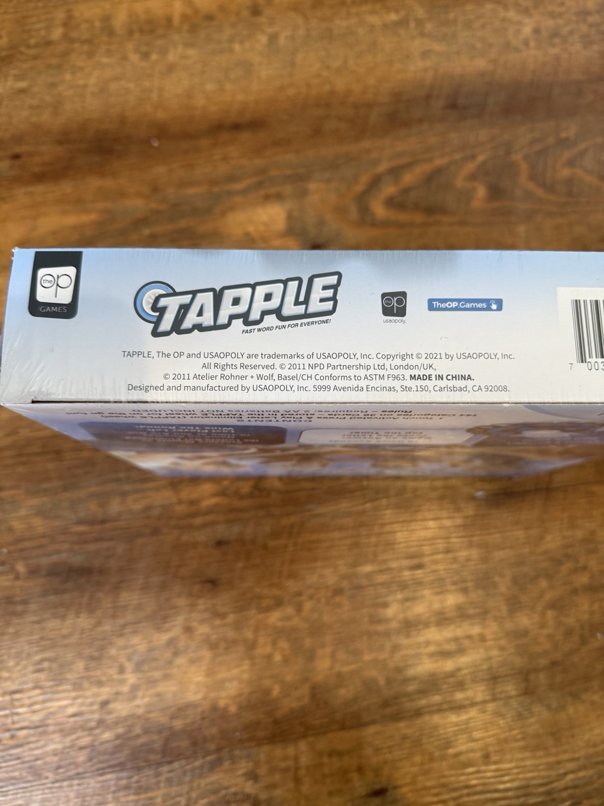 TAPPLE Board Game, Brand New & Sealed Fast-Paced Family Word Game- By Usaopoly
