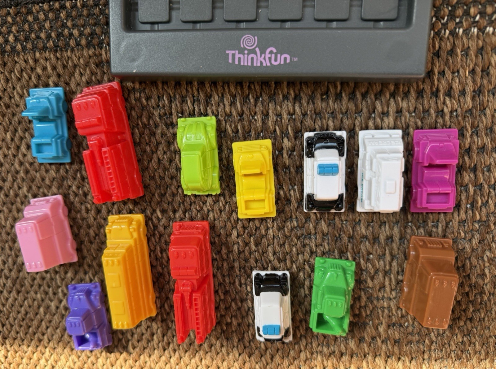 ThinkFun Rush Hour Traffic Jam Logic Car Game NO Cards!