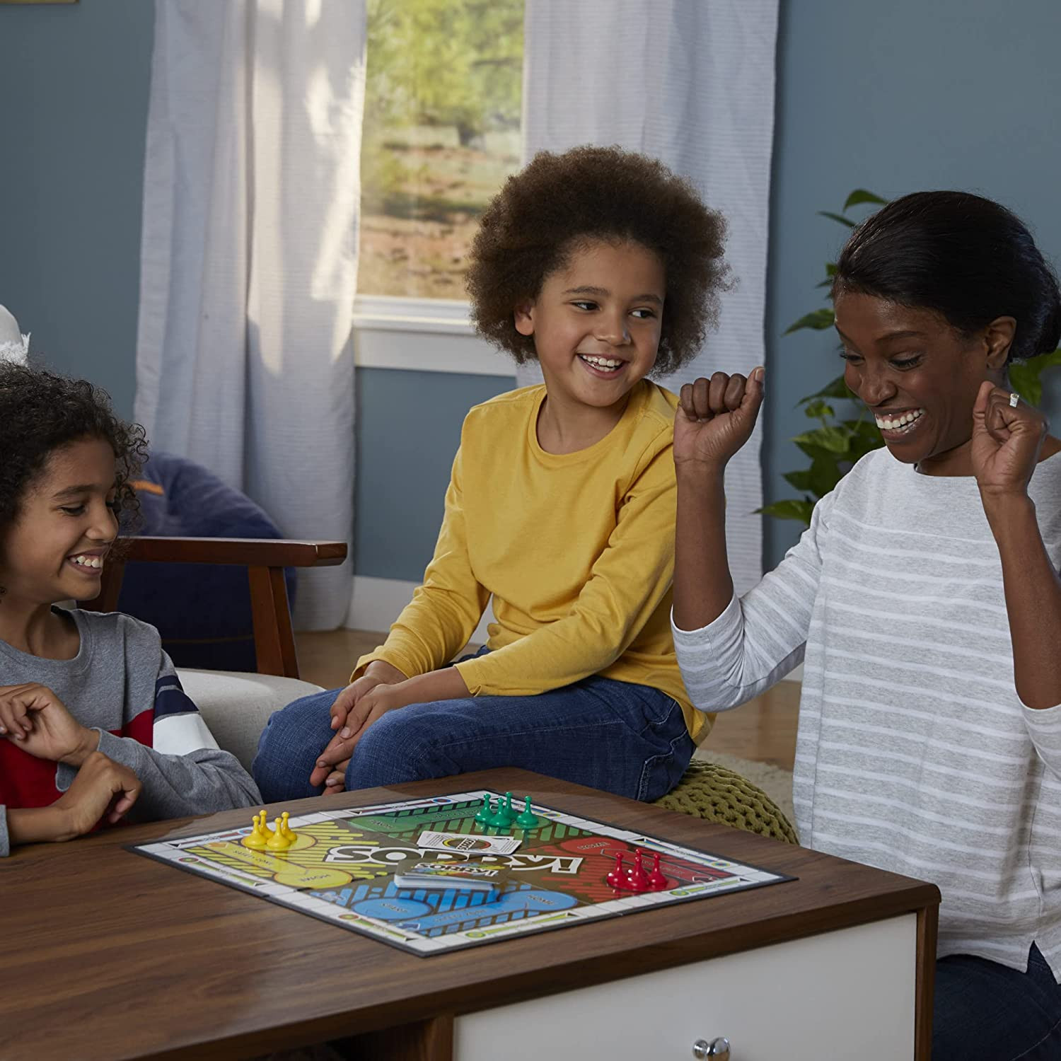Sorry! Kids Board Game, Family Board Games for Kids and Adults, 2 to 4 Players,