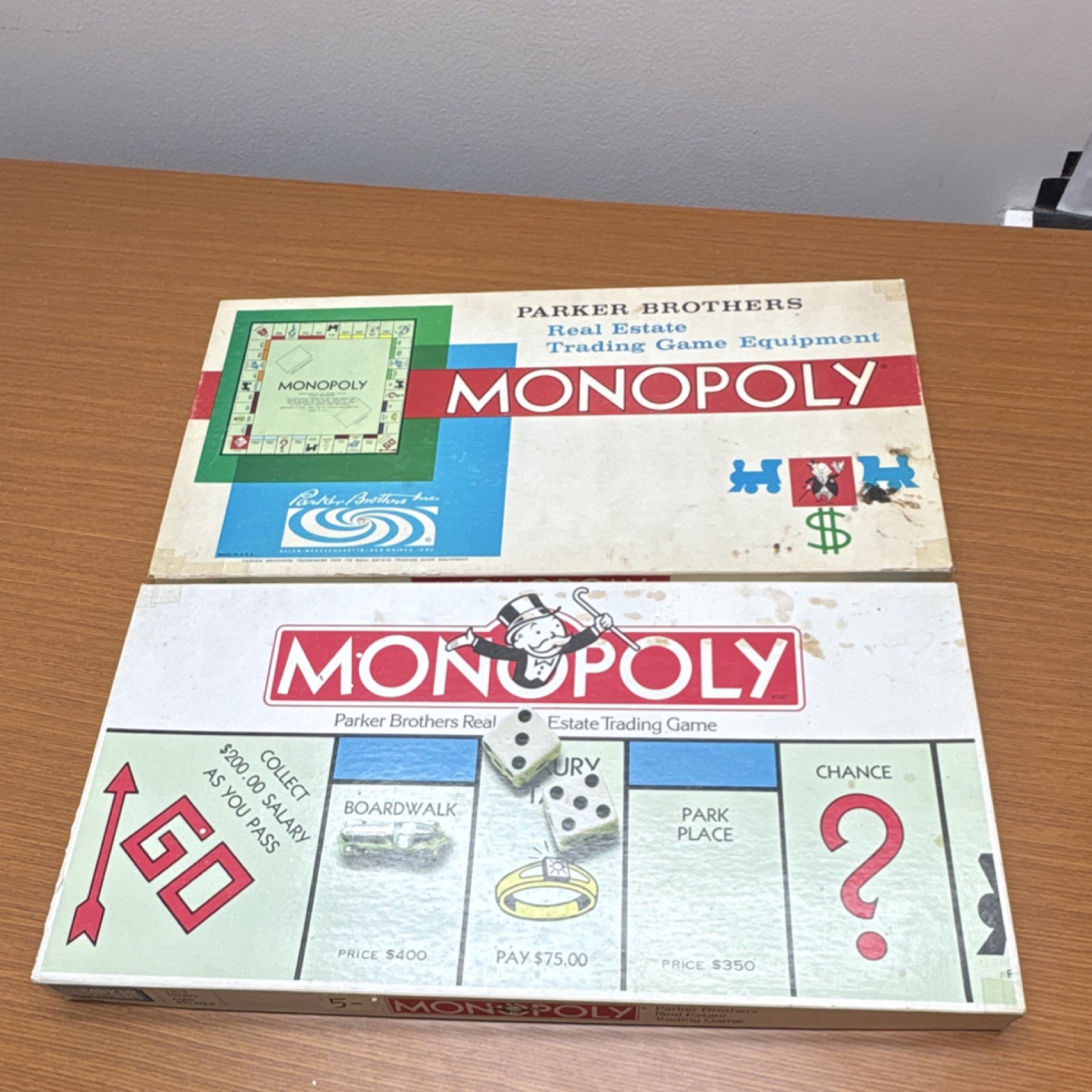 Parker Brothers Monopoly Board Game Finance Theme Ages 8-11 Years