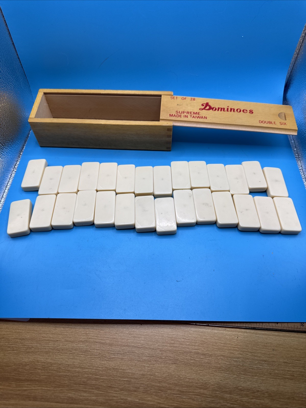 Set Of 28 Dominoes Supreme Made In Taiwan. Double Six With Wooden Box