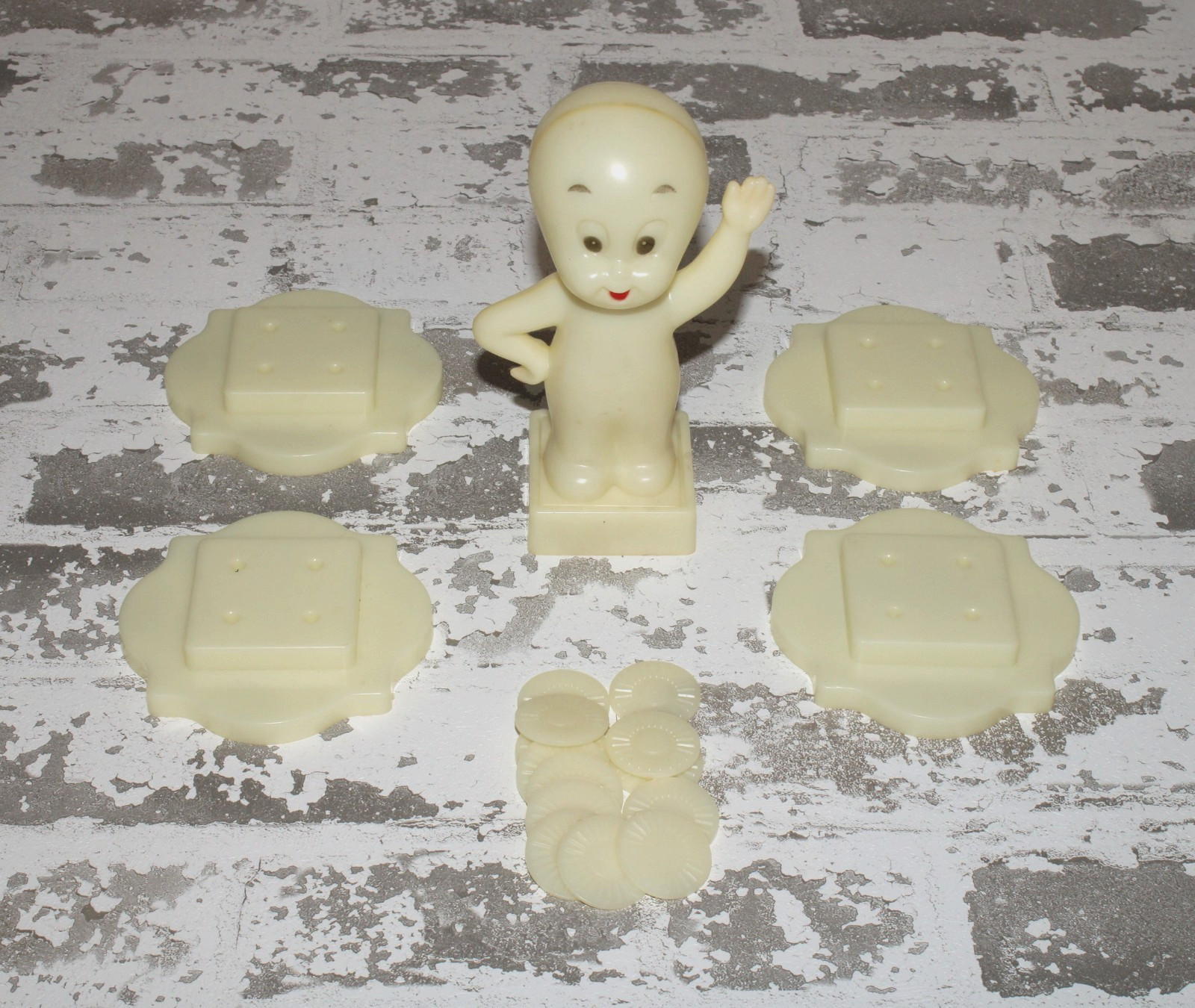 VTG 1974 Casper The Friendly Ghost Game #360 Schaper Glow In Dark READ