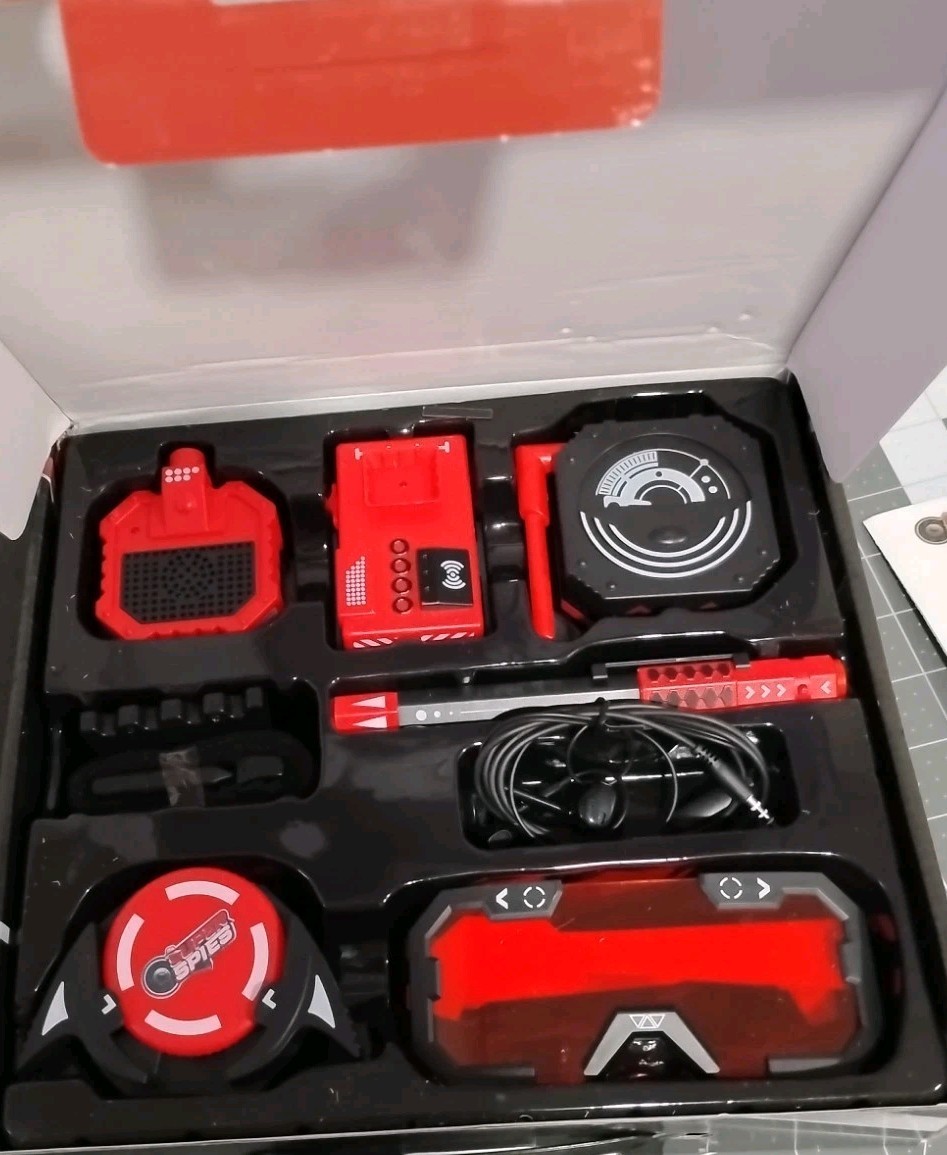 STICKY LIL FINGERS SuperSpies Secret Agent Spymaster Kit Open Box