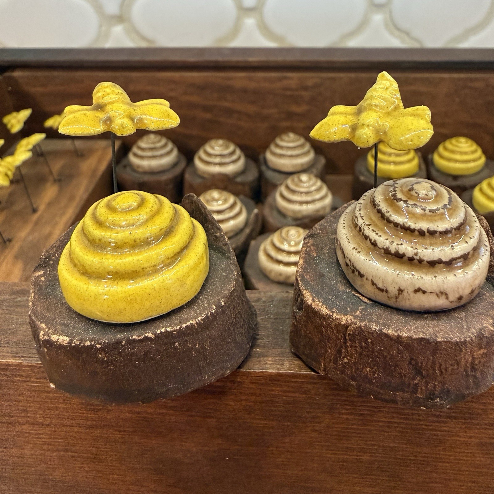 VNTG Hand Made Checkers Pieces Composite Ceramic Queen Bee Hive Wooden Box OOAK