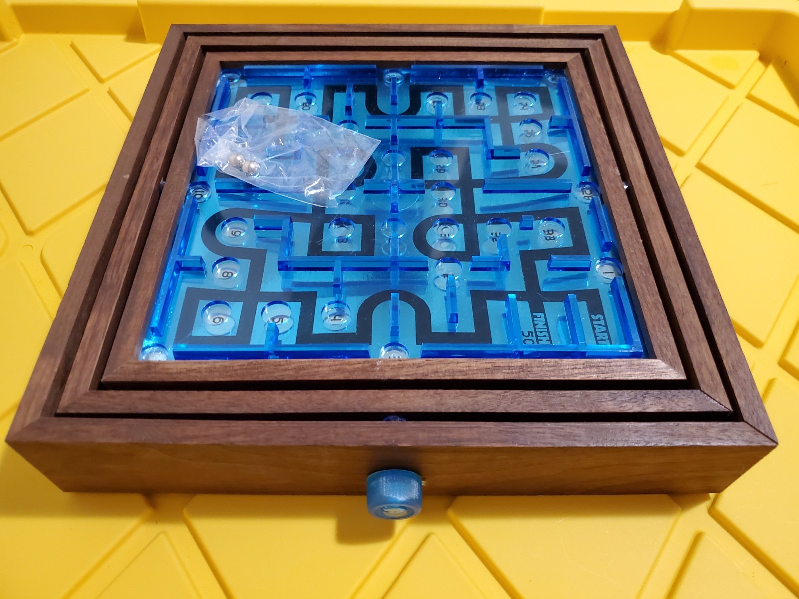 Rare old 1975 Marble Labyrinth II Wood Tilt Maze Knob Game from Mag-nif