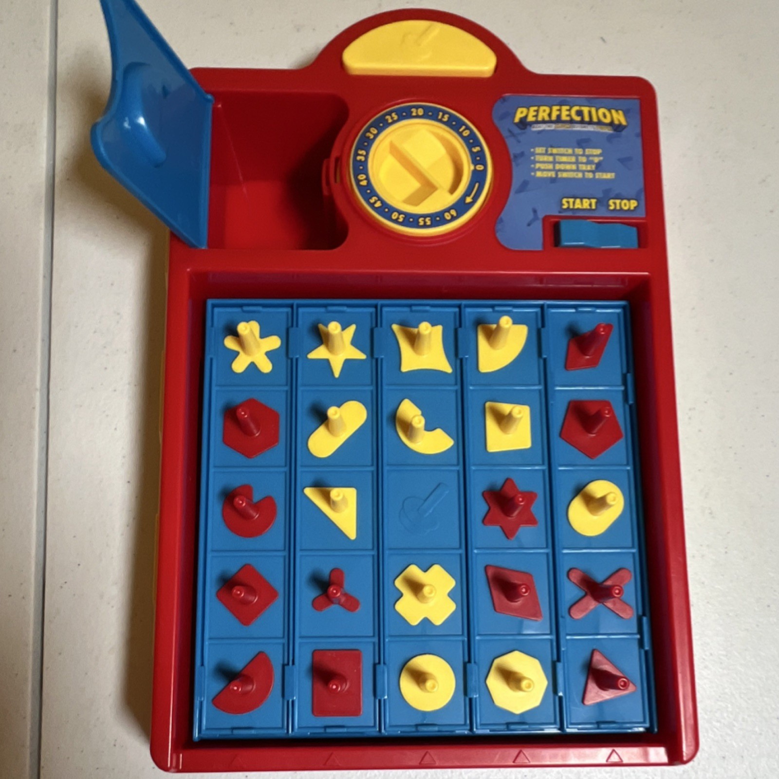 Hasbro Perfection Skill & Action Game Timer Pop-Up Tray Ages 5-7 1 Player