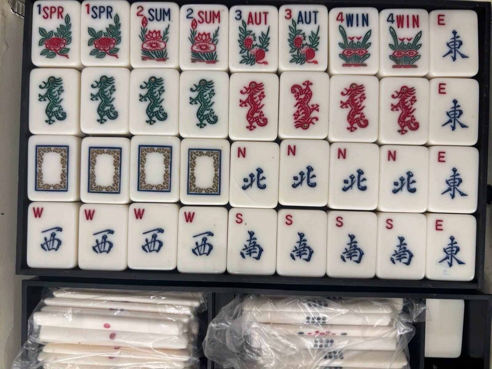 Vintage Mah-Jong Chinese Game Of Four Winds 143/144. Missing 1 Tile