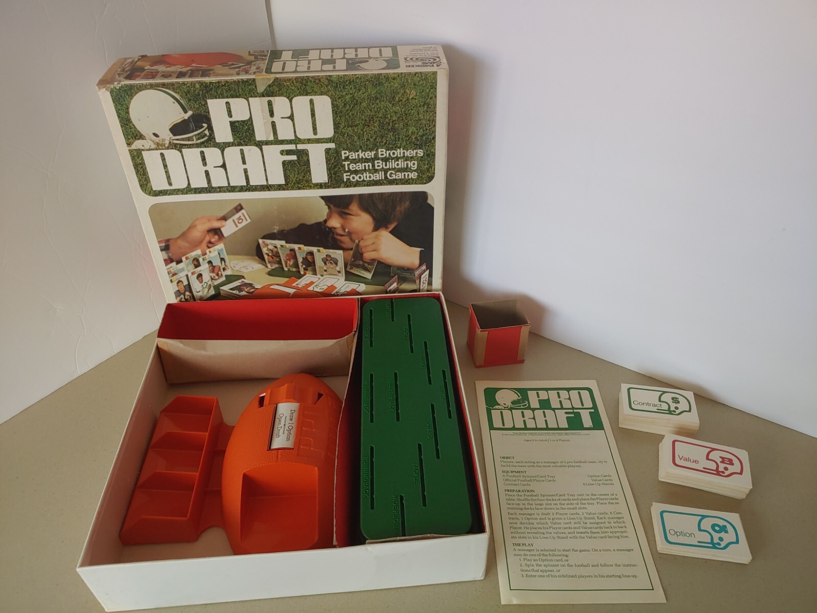 1974 Parker Bros PRO DRAFT Vintage Board Game NFL Football DAMAGED BOX