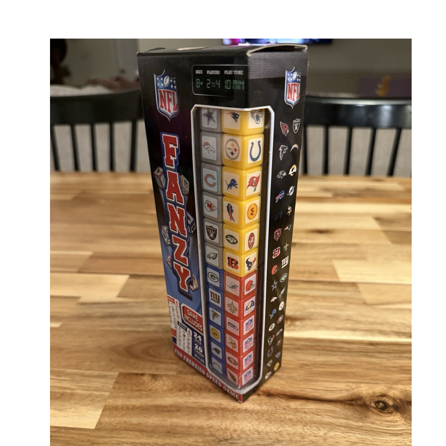 NFL Fanzy Dice Game Fast Paced 24 Dice 20 Cards All 32 Teams Sports
