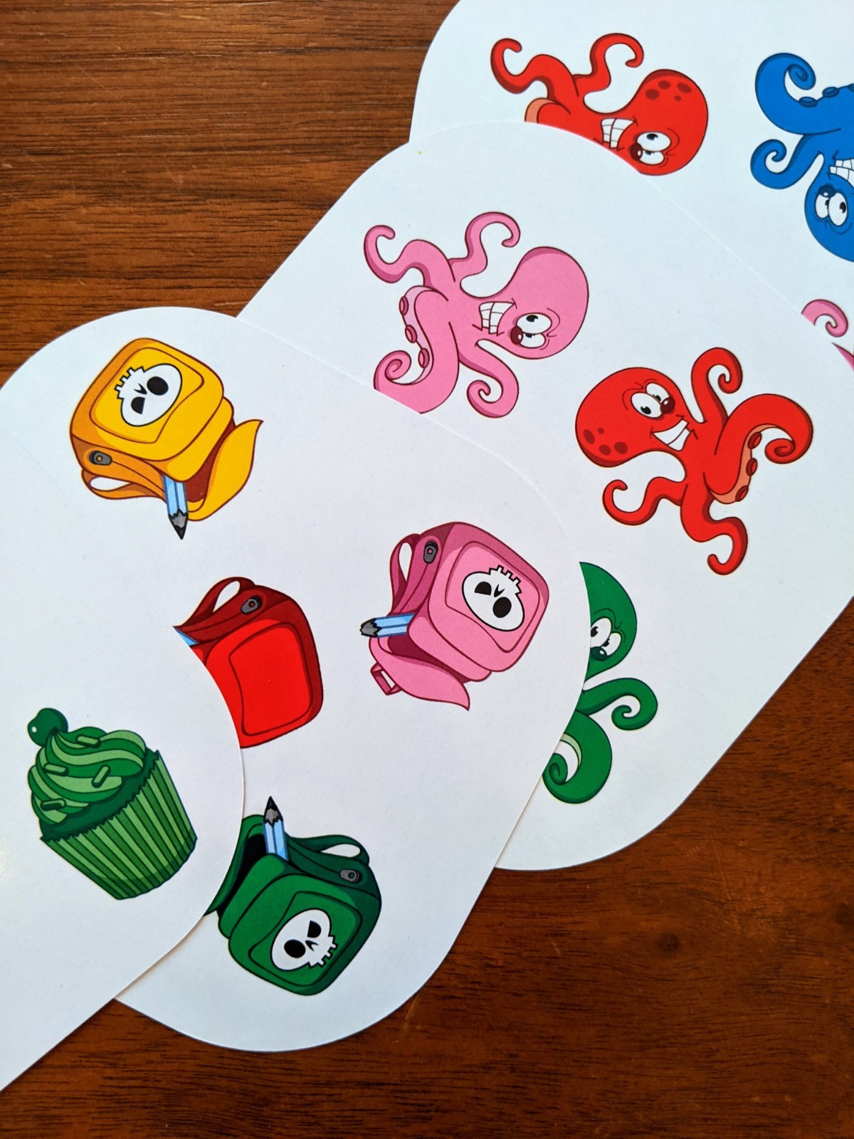 Pin Point! by Blue Orange – Brain Teasing Race to Spot the Difference Card Game