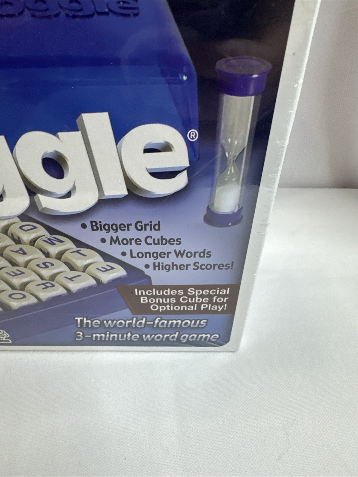 BIG BOGGLE Classic Edition Word Game – Family Game Night Kids 8+ & Adults