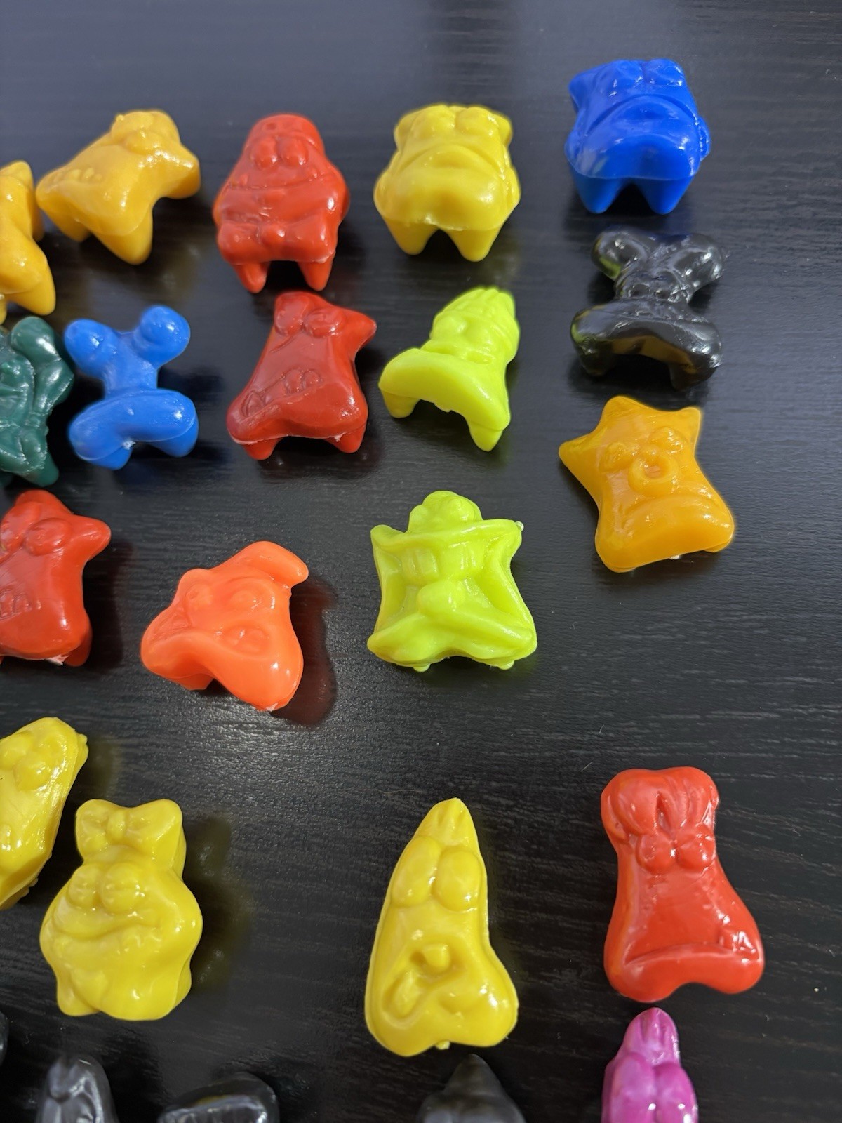 Gogo’s Crazy Bones Lot of 61 Neon Mixed Series Black White Glitter 57 10 37 18