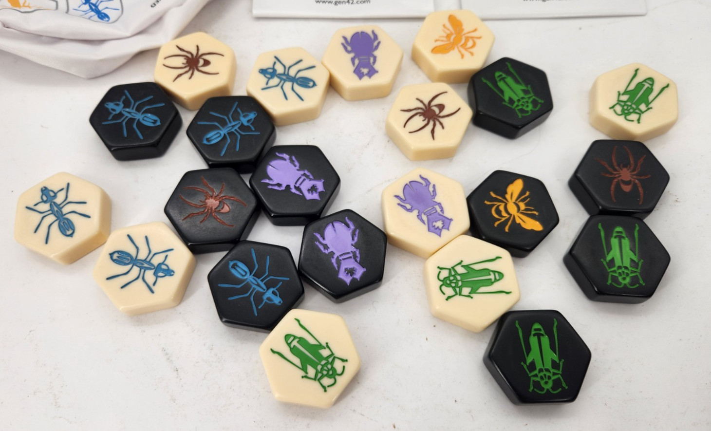 HIVE Tile Board Game COMPLETE John Yianni – Smart Zone Games