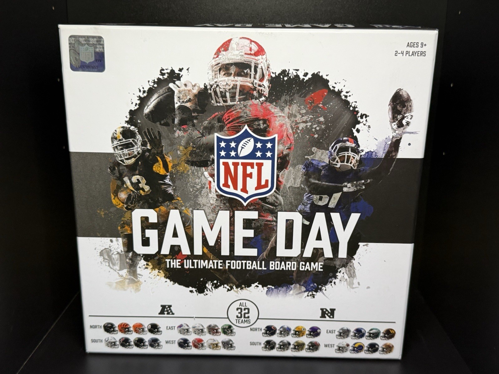 NFL Game Day: The Ultimate Football Board Game