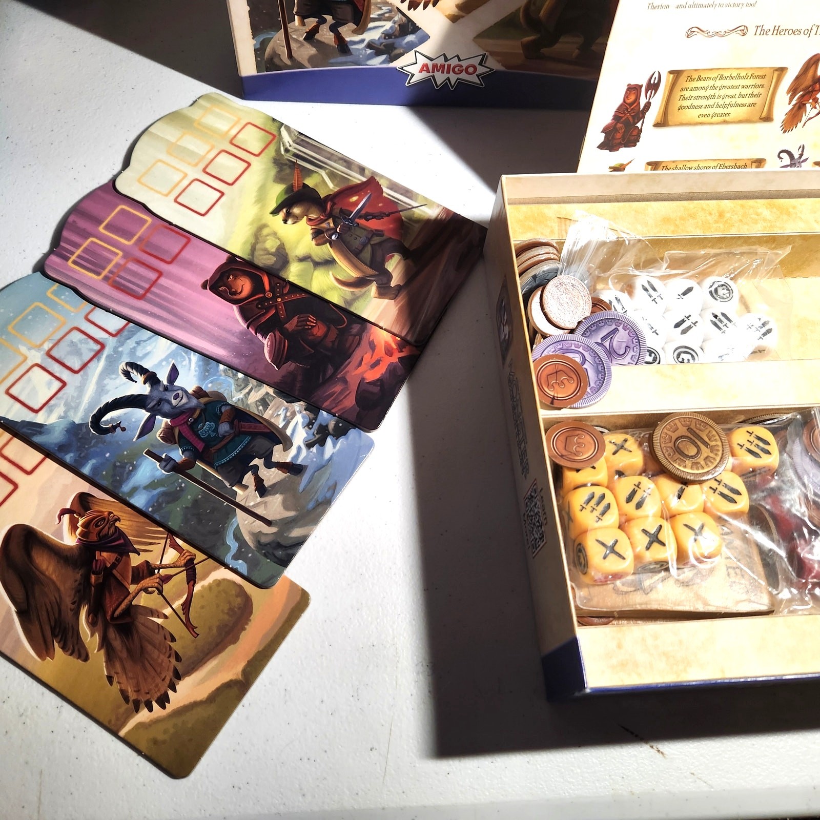 Dice Hunters of Therion (Wurfelhelden), Amigo Games, Heroes Villians 2-4 player