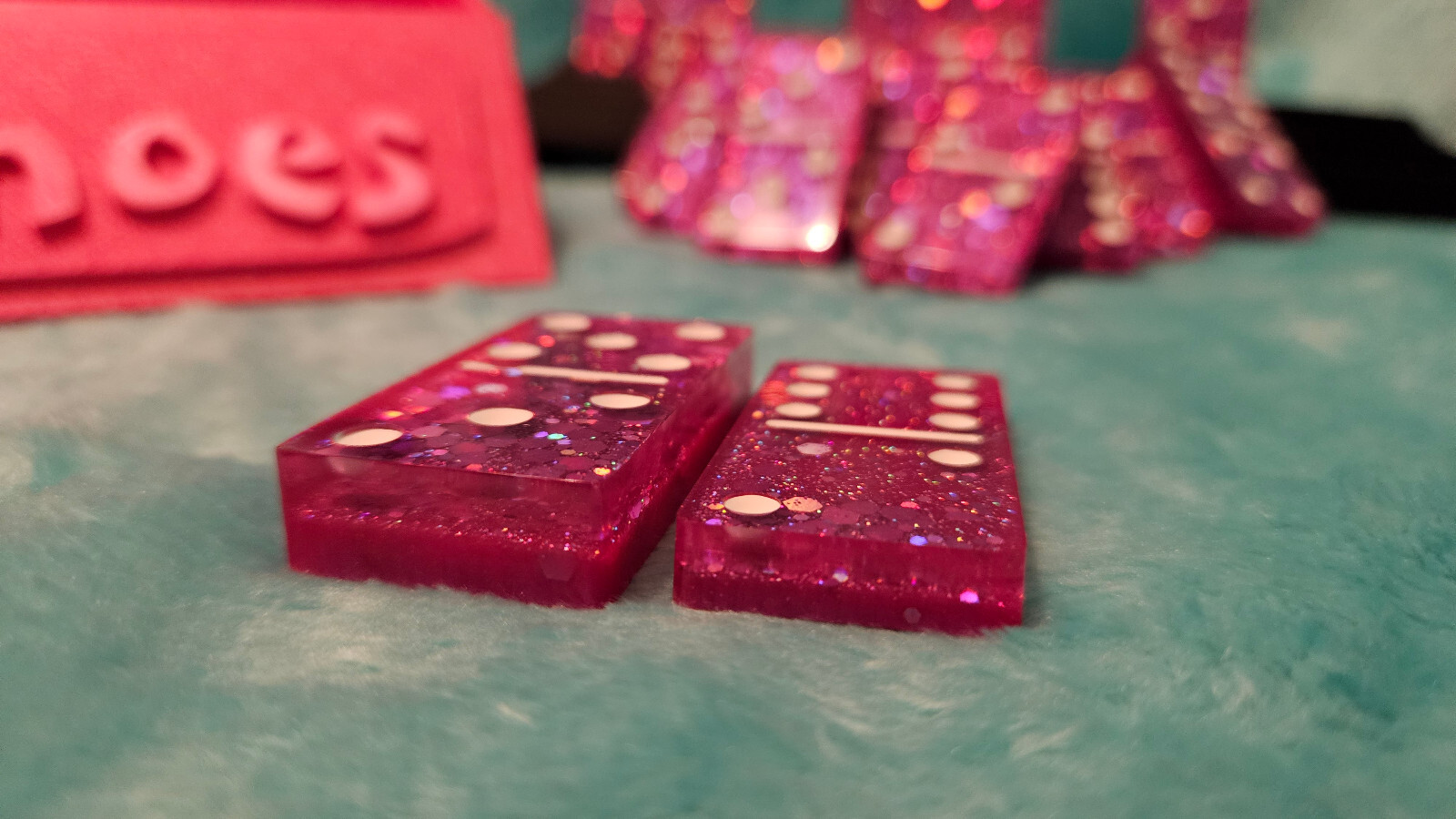 3/8″ Hot Pink Dominoes + 2 Black Domino Holders