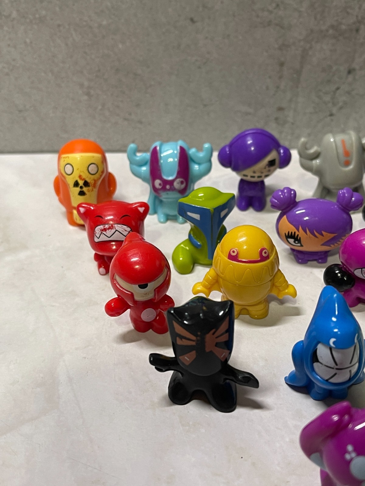 Vintage Crazy Bones Toys 19pc Lot Gogos mutants Monsters Misc Colors Vtg