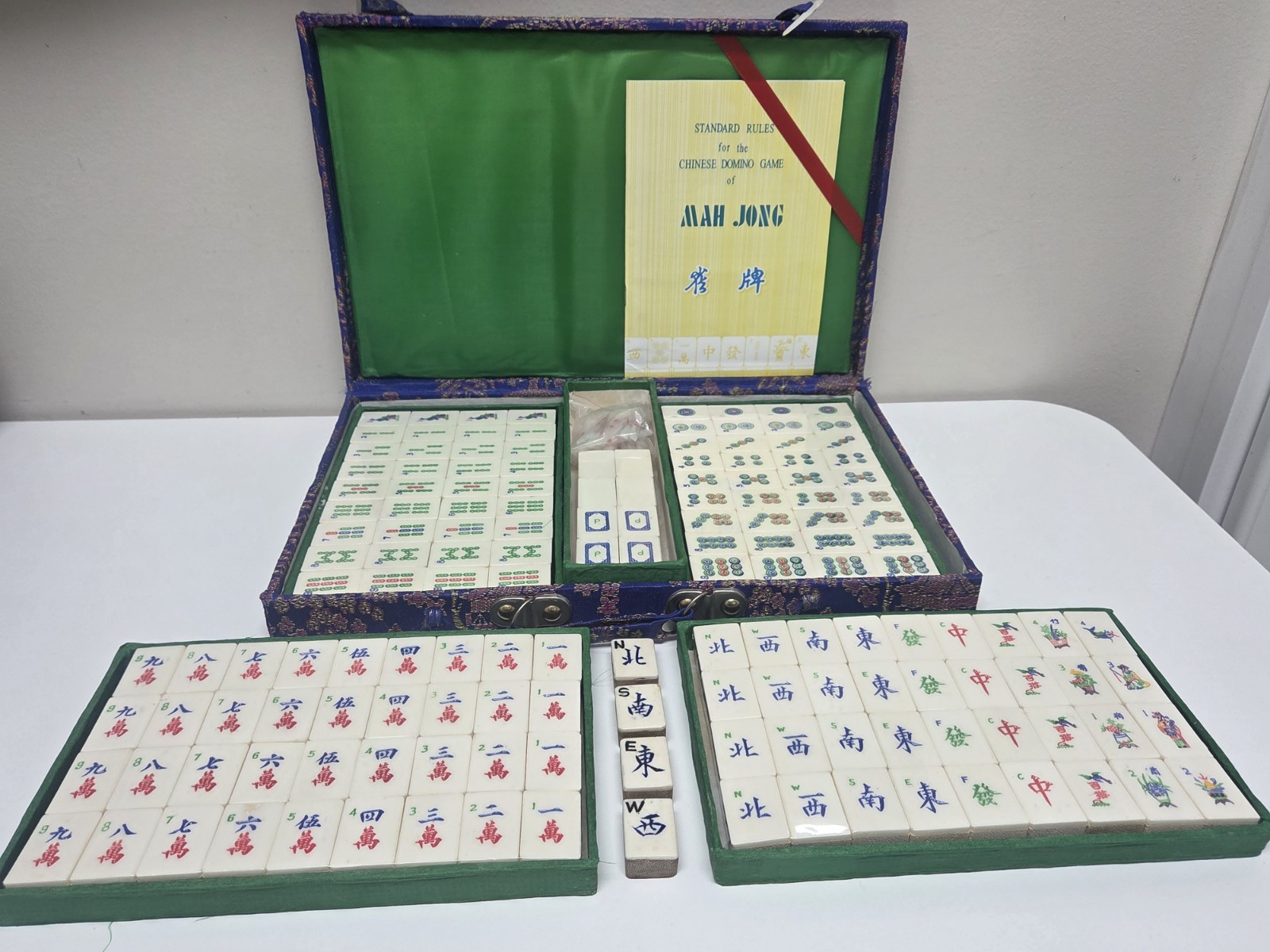 Vtg Mahjong Set In Case 152 Bamboo Un-opened Tiles/4 Antique Carved Wind Tiles