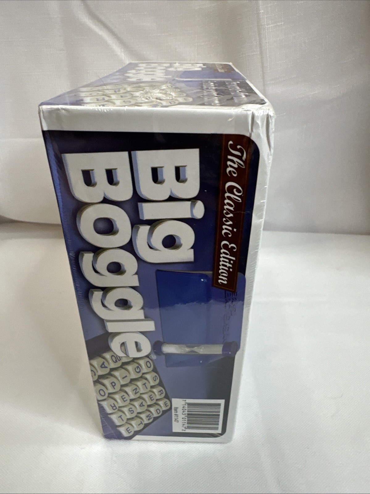 BIG BOGGLE Classic Edition Word Game – Family Game Night Kids 8+ & Adults