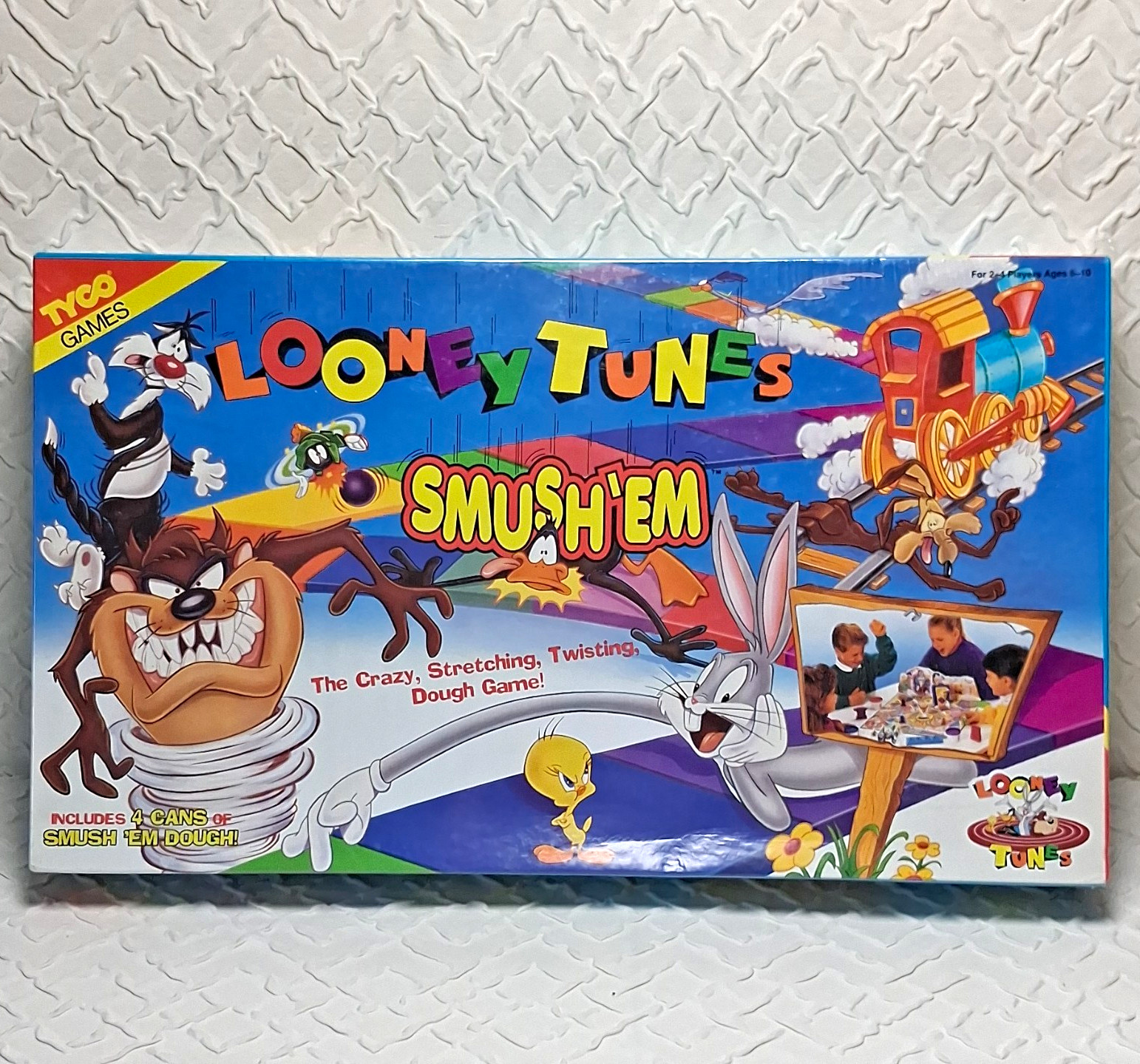 Tyco Games Looney Tunes Smush ‘Em Board Game w/ 4 Dough Cans 1994 MPN 7071