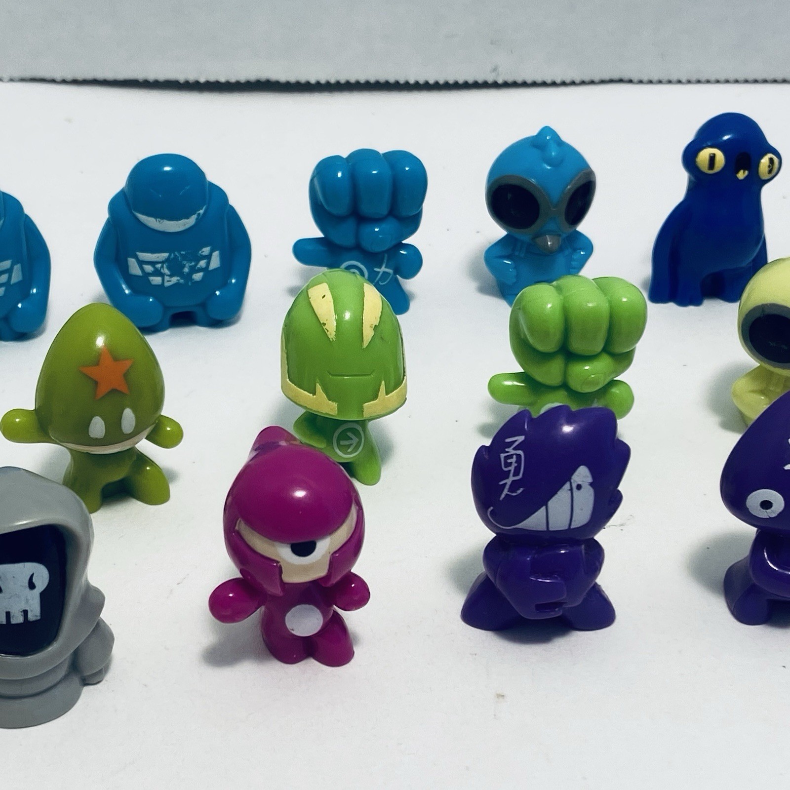 Gogos Crazy Bones Lot of 24 figures Mini Toy pieces