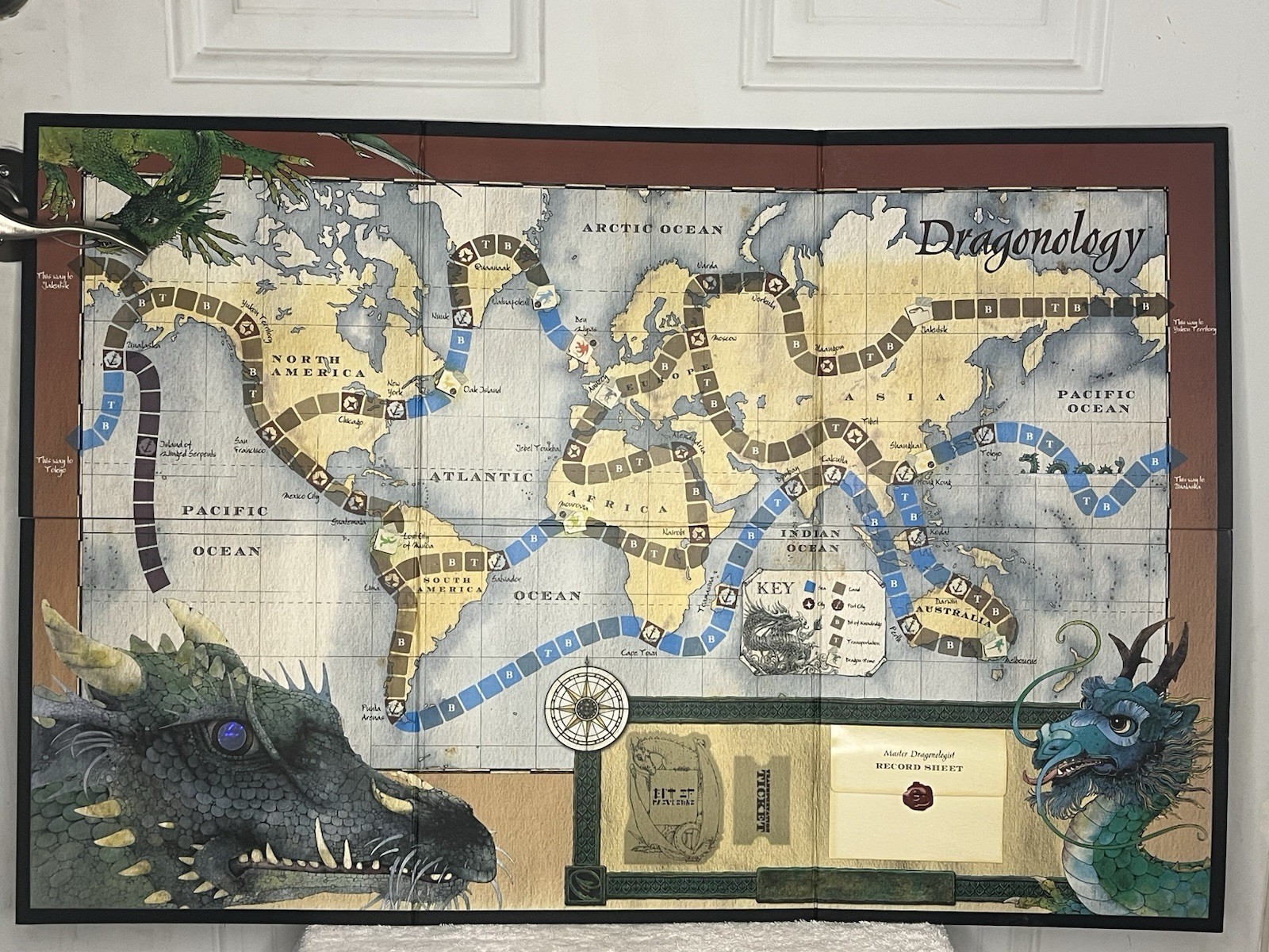 NEAR COMPLETE Dragonology The Game Sababa Toys Board Game Based Book Series 2006