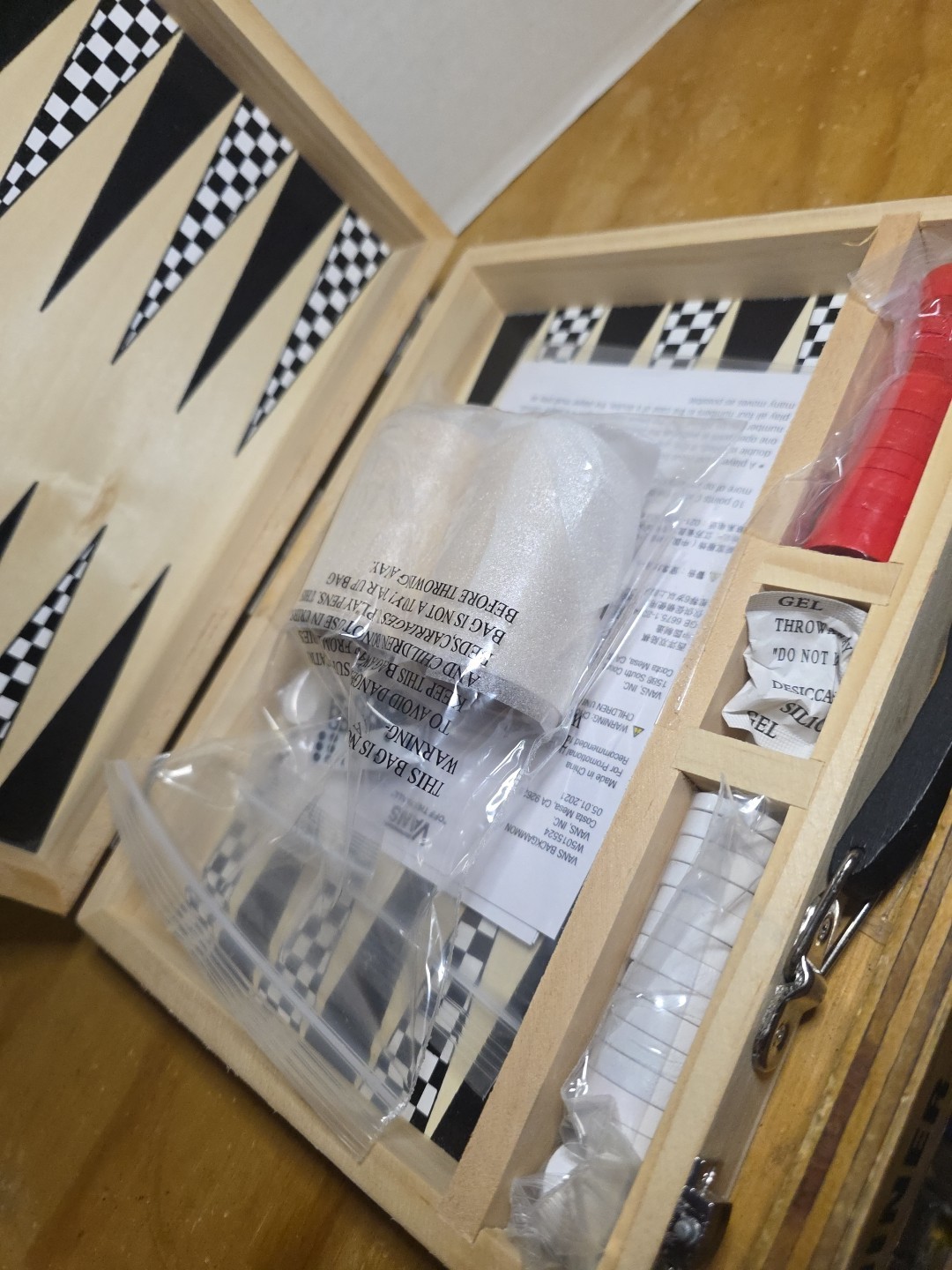 Van’s Off The Wall Promotional backgammon Set In A Wooden Travel Case GAME