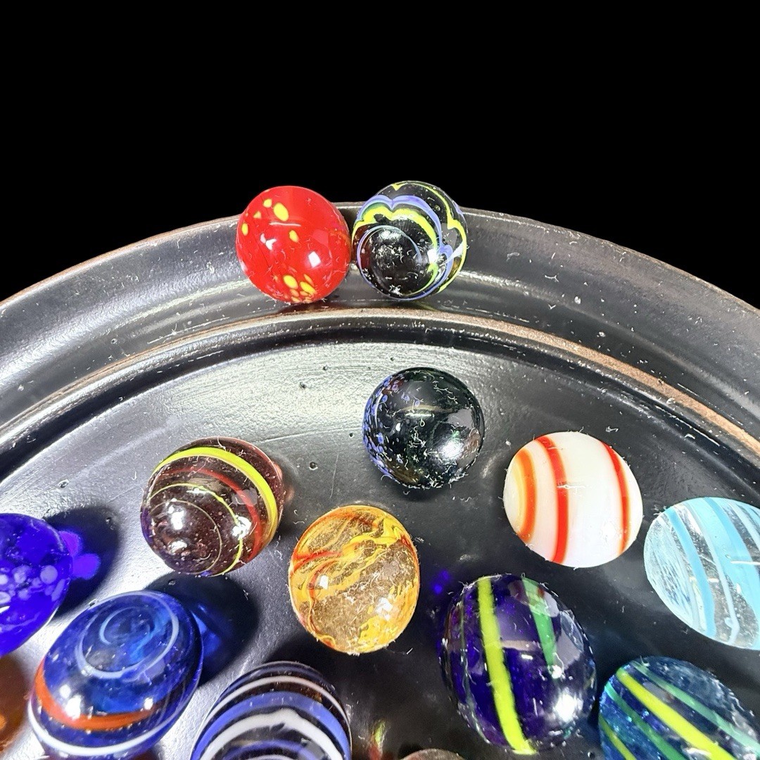 Solitaire Di Venezia Hand Blown Glass Marbles 38 w/Black Wood Base Board