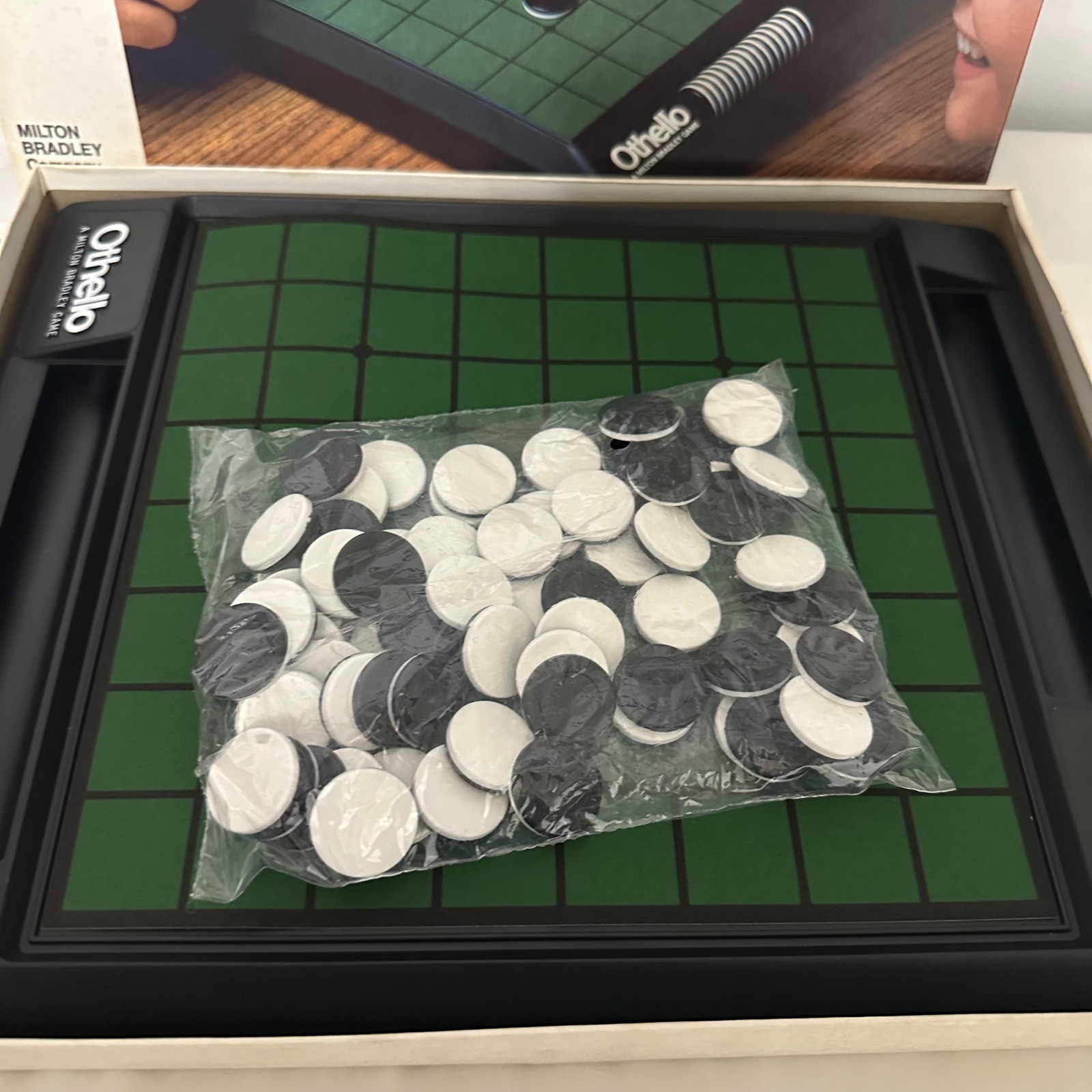 Milton Bradley Othello Strategy Game Green Excellent 1986Vintage Chips Sealed