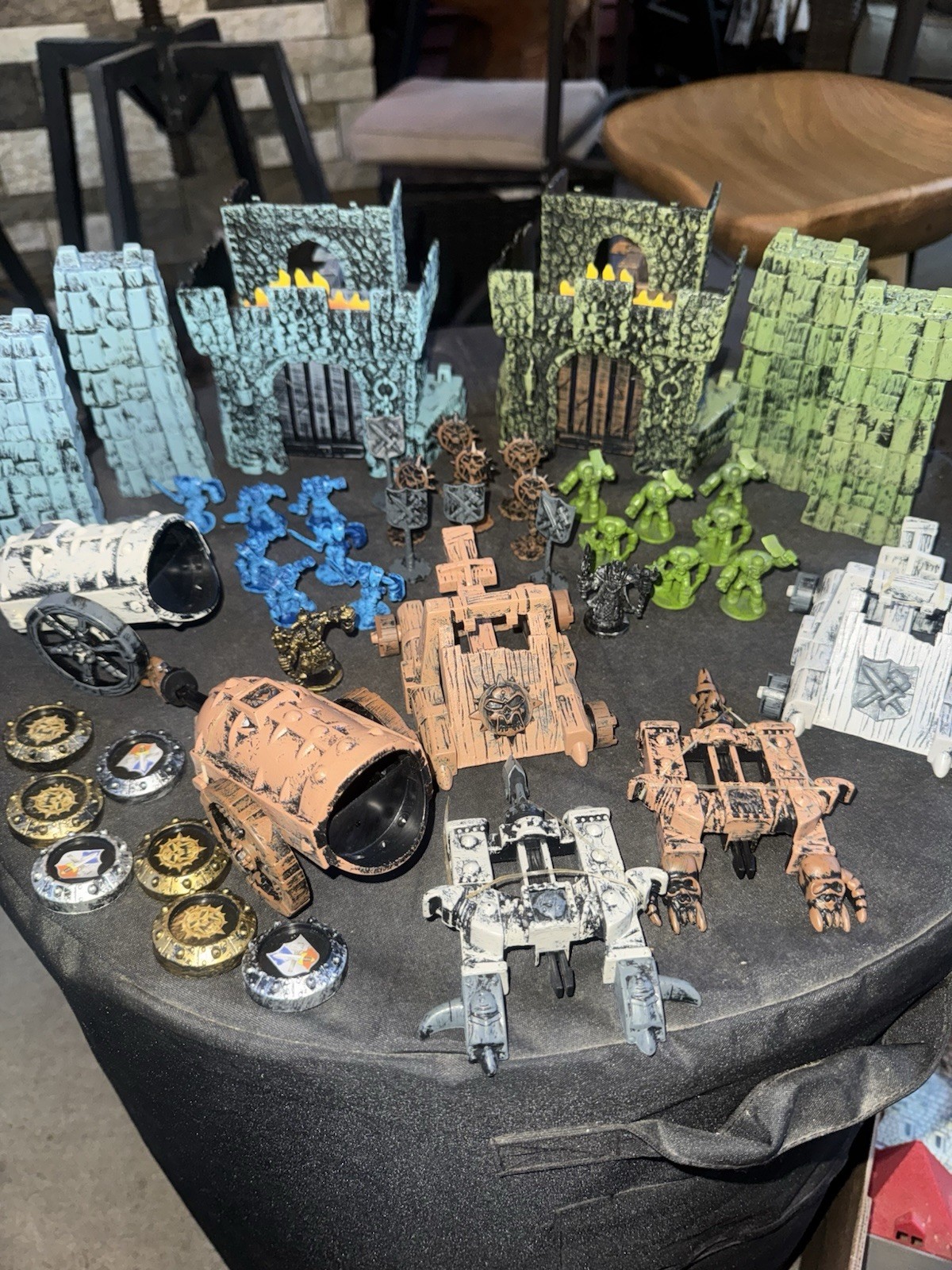 2007 SPIN MASTER BATTLEGROUND – CROSSBOWS & CATAPULTS WAR CHEST STARTER SET