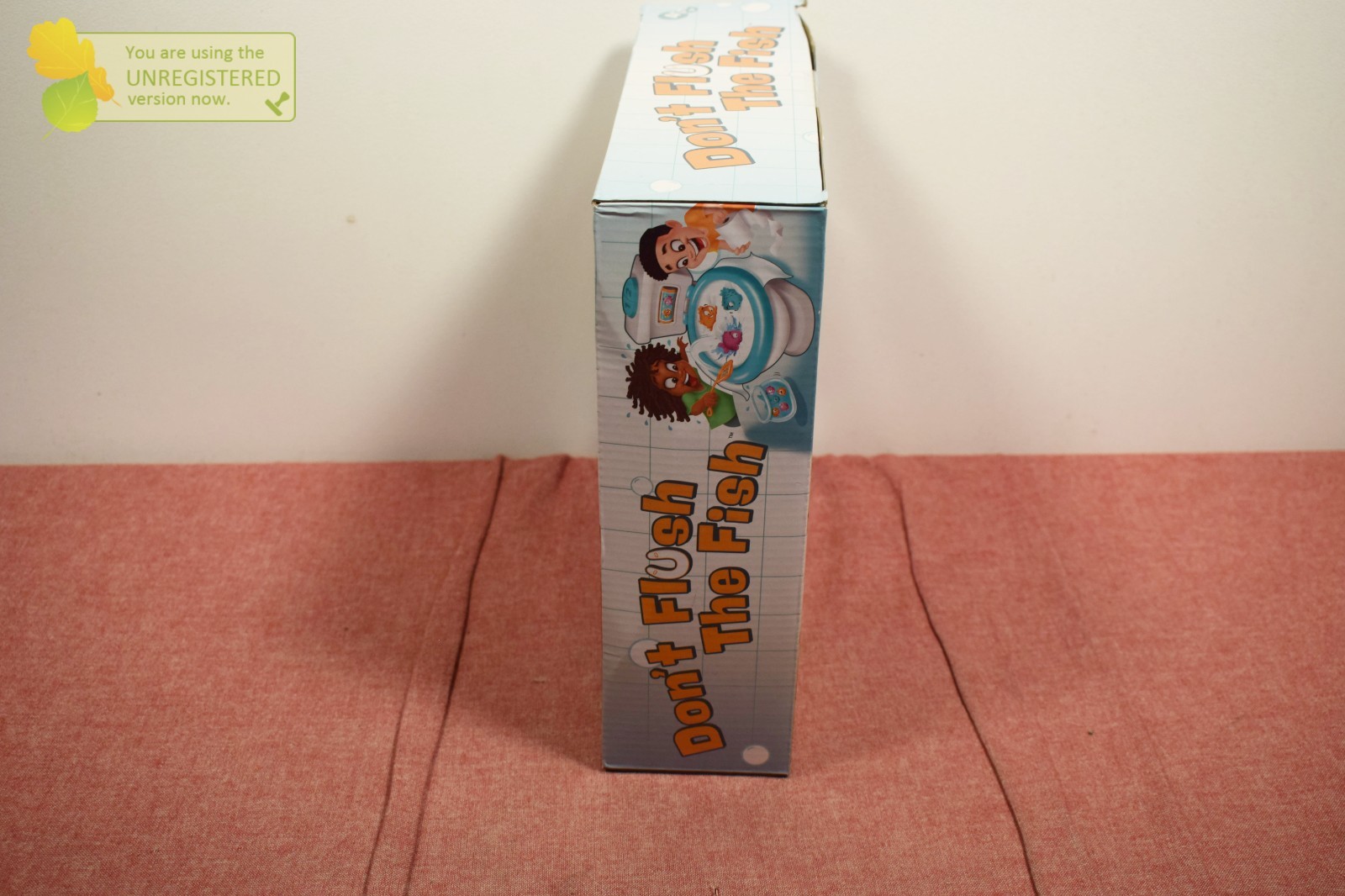 PlayMonster Dont Flush the Fish Board Game (Pack Wear)