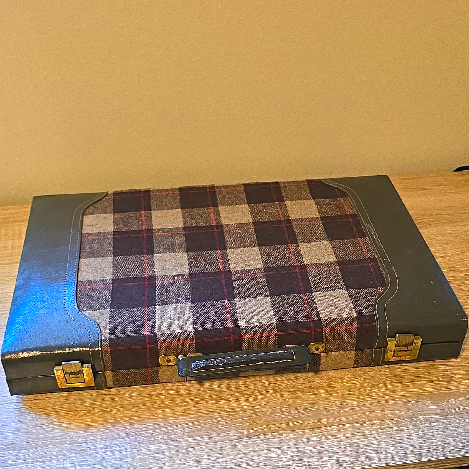 Folding Vintage Aries Backgammon Board Game Set w/ Plaid Carry Case, 2 Players,