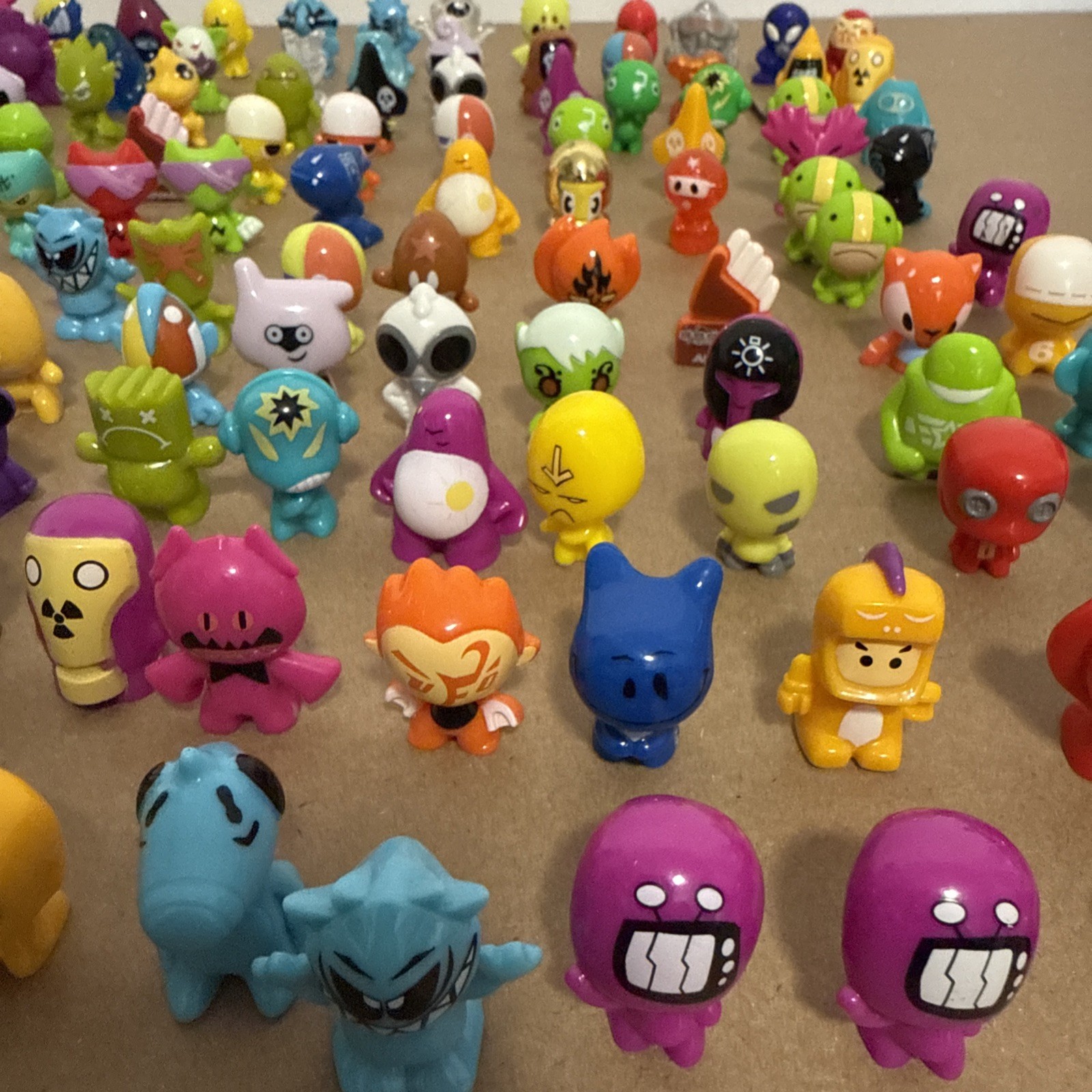 Gogo Crazy Bones Lot Of 150 Figures