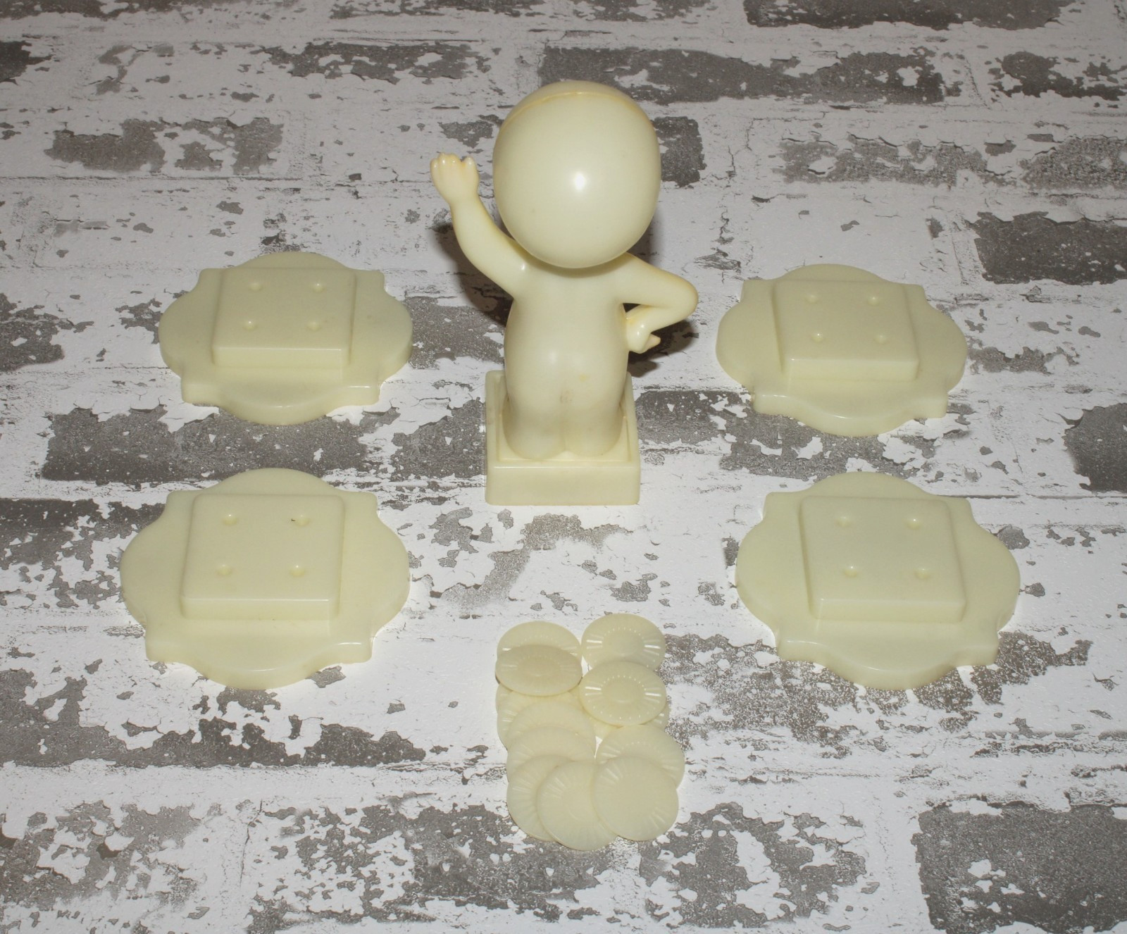 VTG 1974 Casper The Friendly Ghost Game #360 Schaper Glow In Dark READ