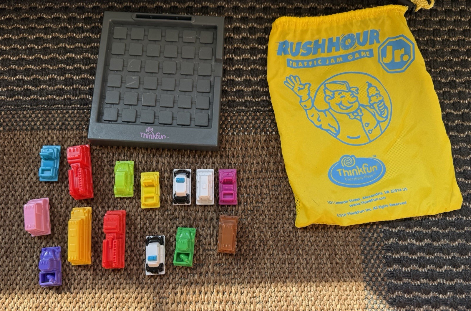 ThinkFun Rush Hour Traffic Jam Logic Car Game NO Cards!