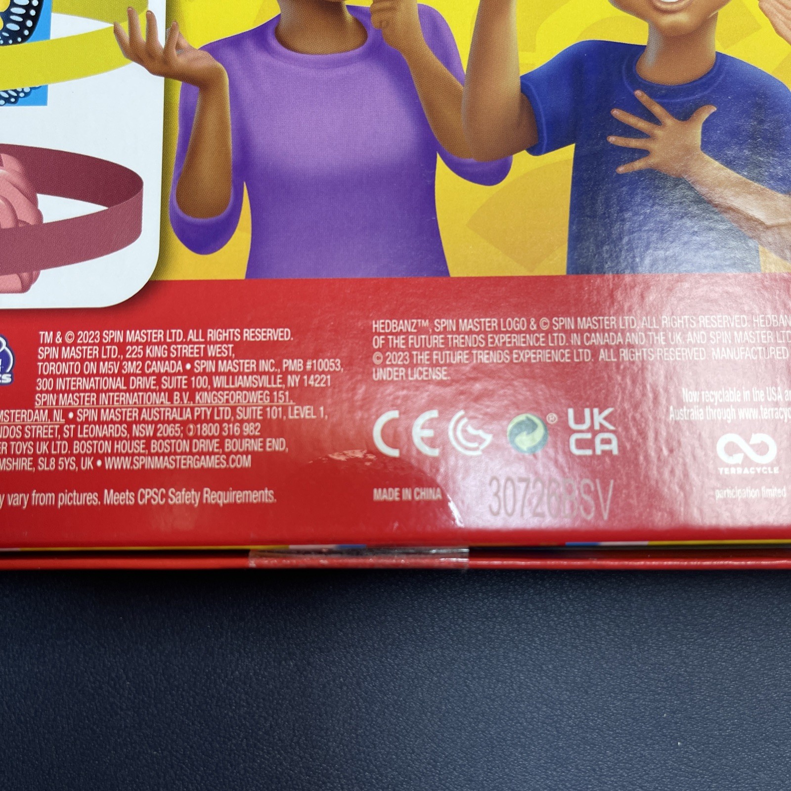 Spin Master Games, Hedbanz 2023 Edition with New Cards, Picture Guessing Board