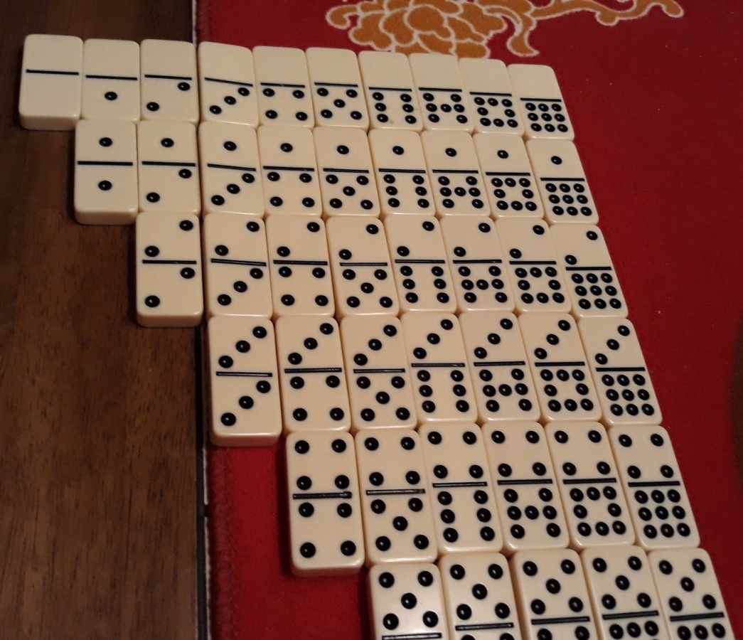 Vintage Domino By Cardinal 55 Pieces 3/8″ Thick DOUBLE NINE Red Vinyl Case AS SH